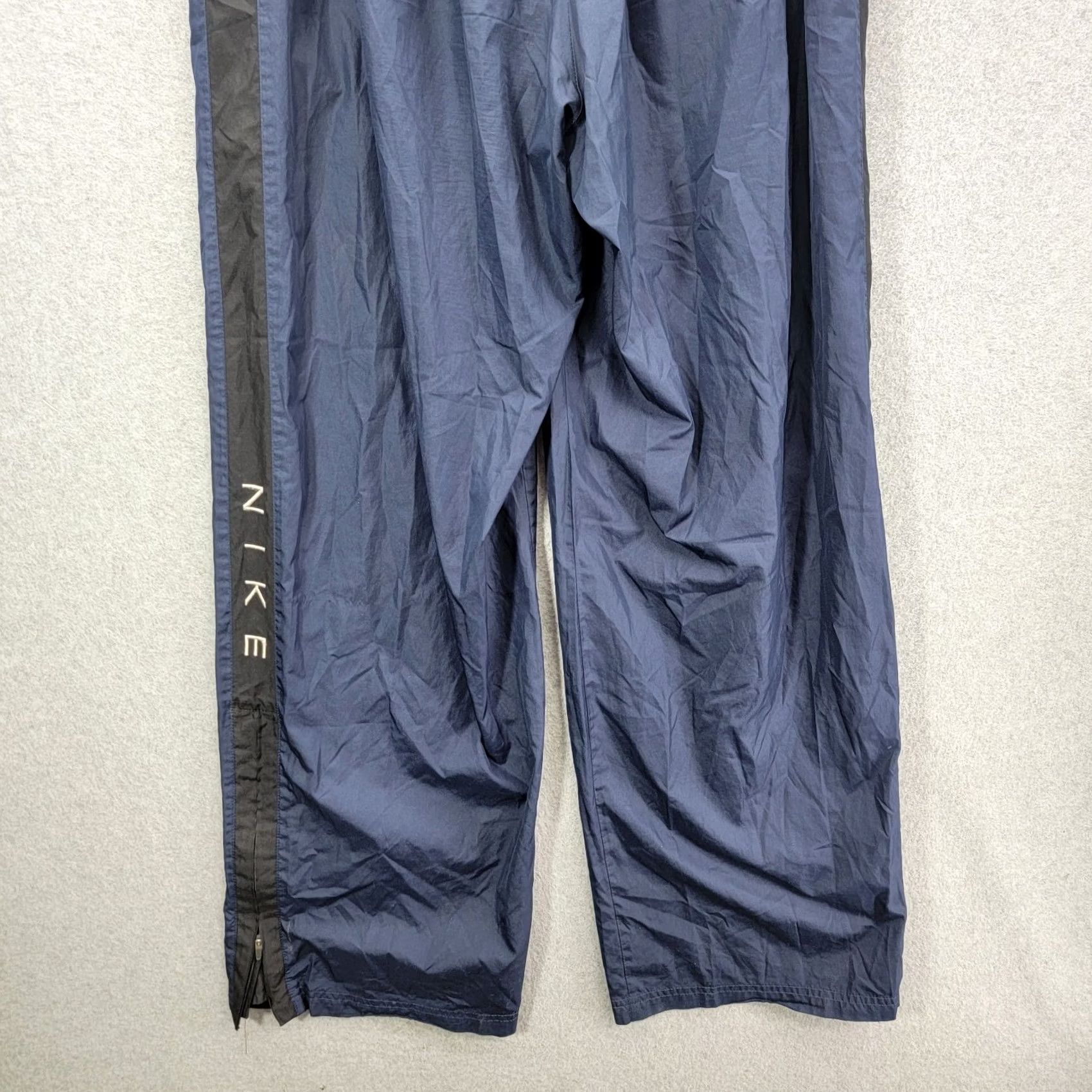 Nike VINTAGE Nike Track Pants Mens XL Blue Black Striped Windbreaker 90s Y2K spellout Size US 36 / EU 52 - 5 Thumbnail