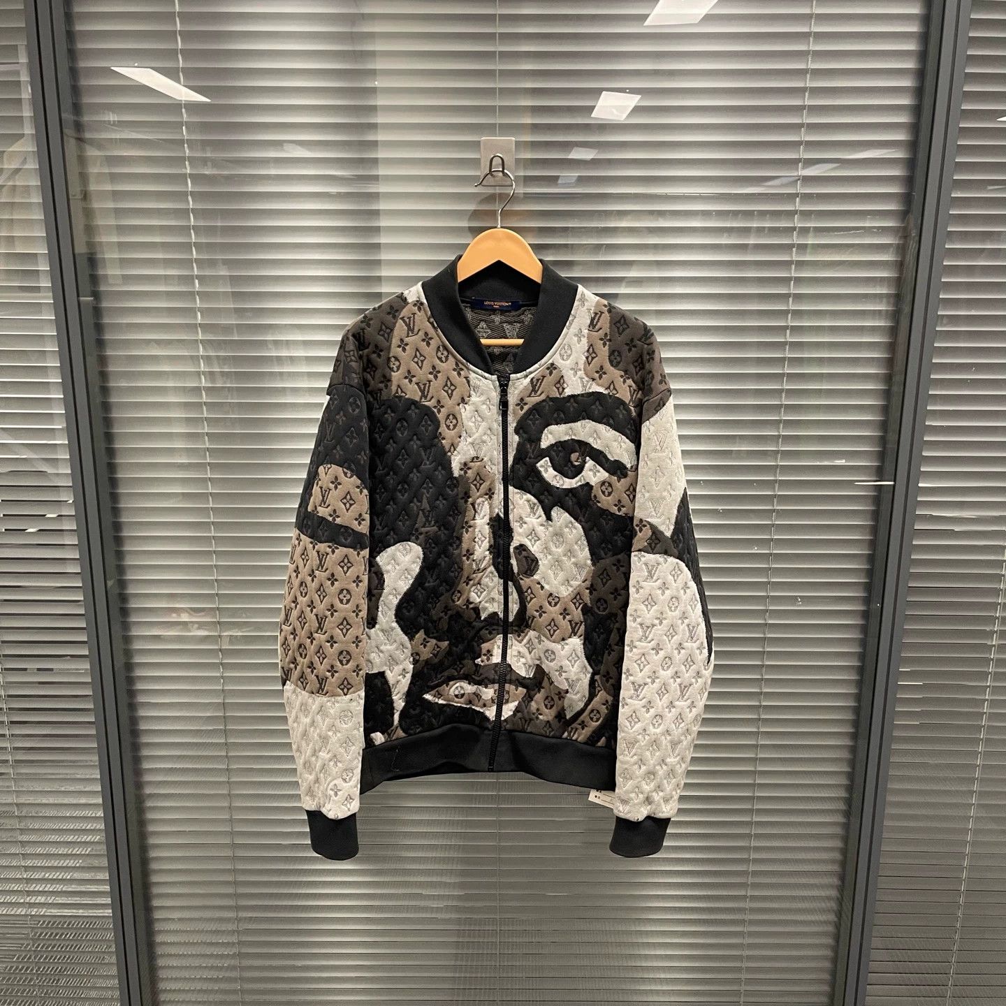 Louis Vuitton LV face print logo jacket M 99 new #10622 Size US M / EU 48-50 / 2 - 1 Thumbnail