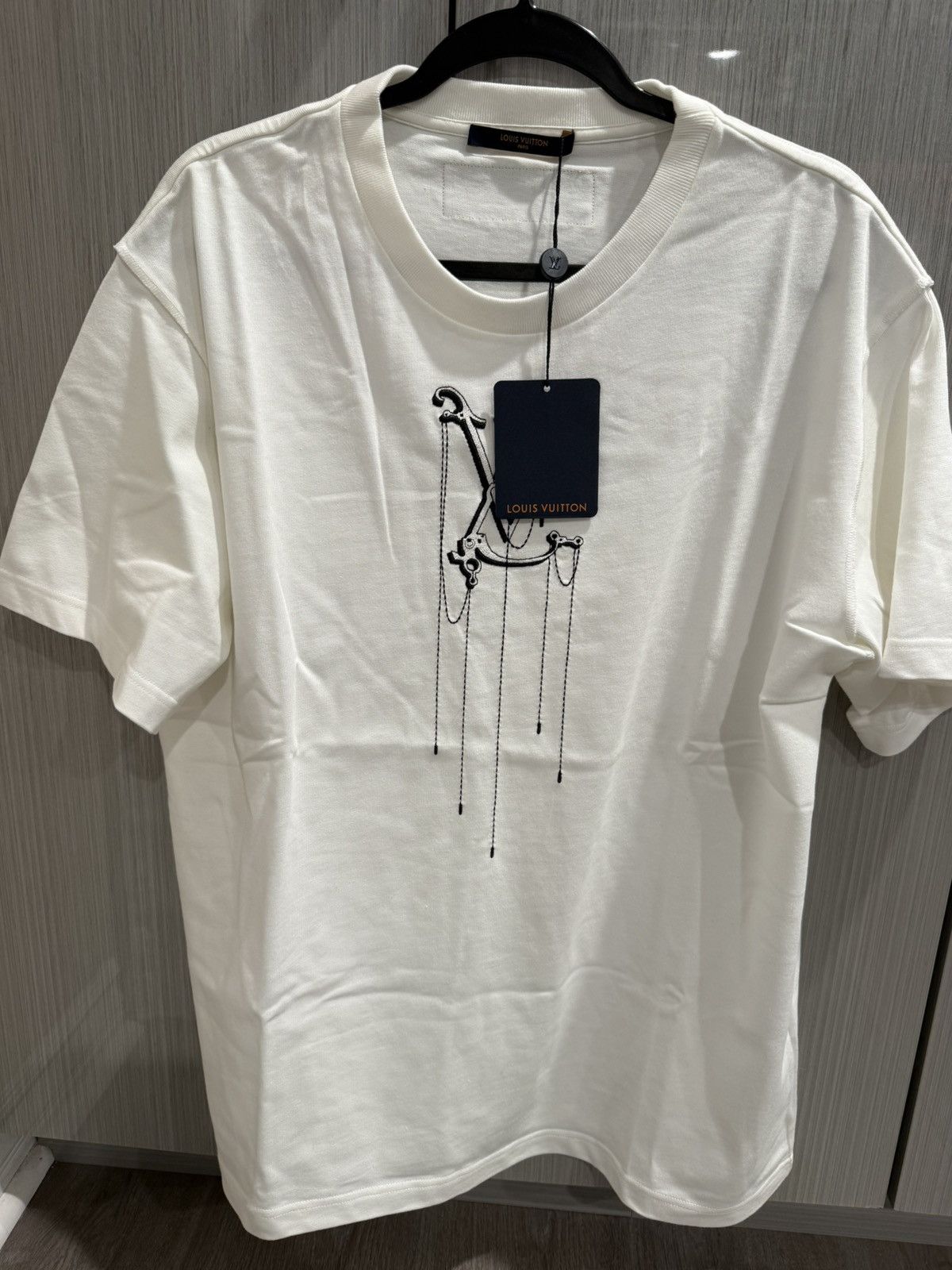 Louis Vuitton Louis Vuitton Embroidered Hook Logo T Shirt Size US XL / EU 56 / 4 - 2 Thumbnail