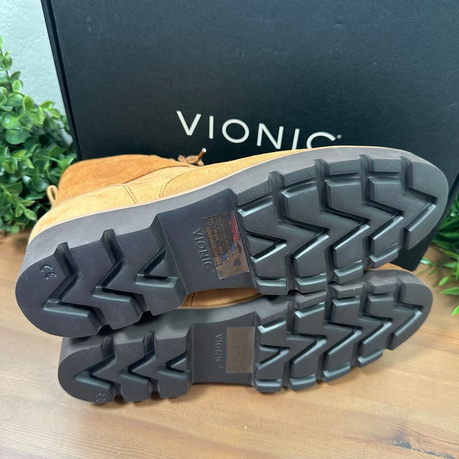 Vionic Vionic Larson Water Repellent Suede Lace-Up Ankle Boots Size US 9.5 / IT 39.5 - 10 Thumbnail
