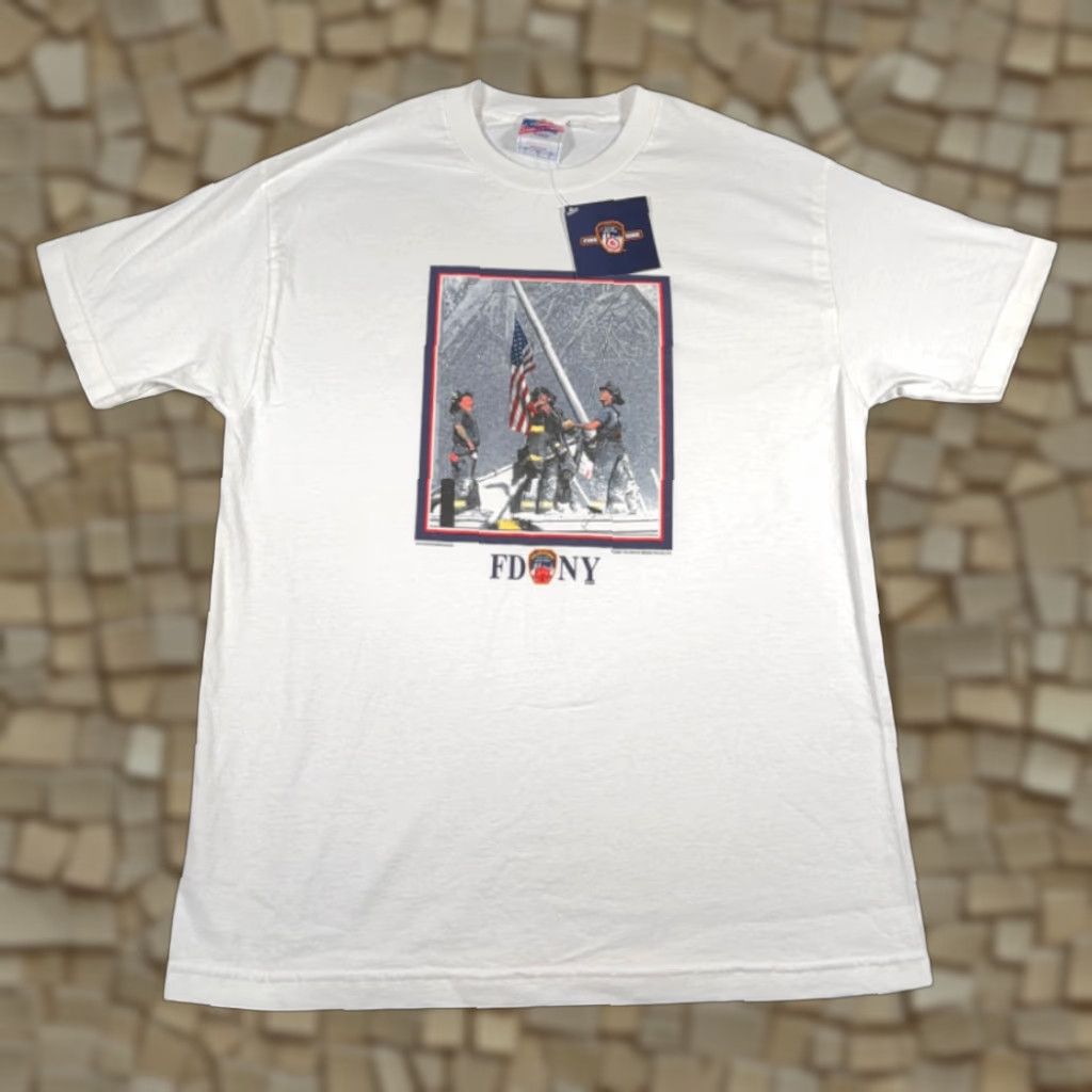 Vintage VINTAGE FDNY Shirt Adult LARGE White Fire Department Flag 911 USA Deadstock Y2K Size US L / EU 52-54 / 3 - 1 Thumbnail