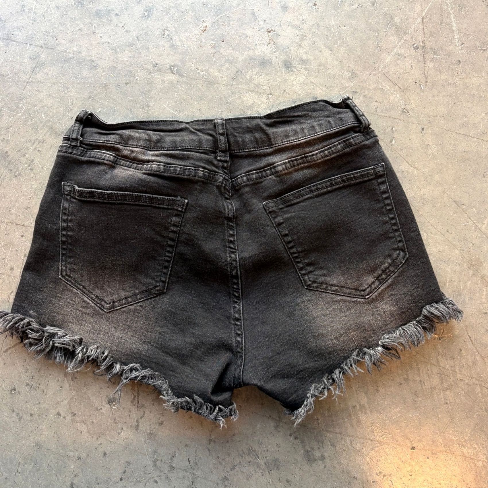 Vintage VINTAGE Y2K Black Acid Wash Frayed Distressed Mini Stretch Shorts Women's Small Shorts S Black Womens Size 28" / US 6 / IT 42 - 2 Thumbnail