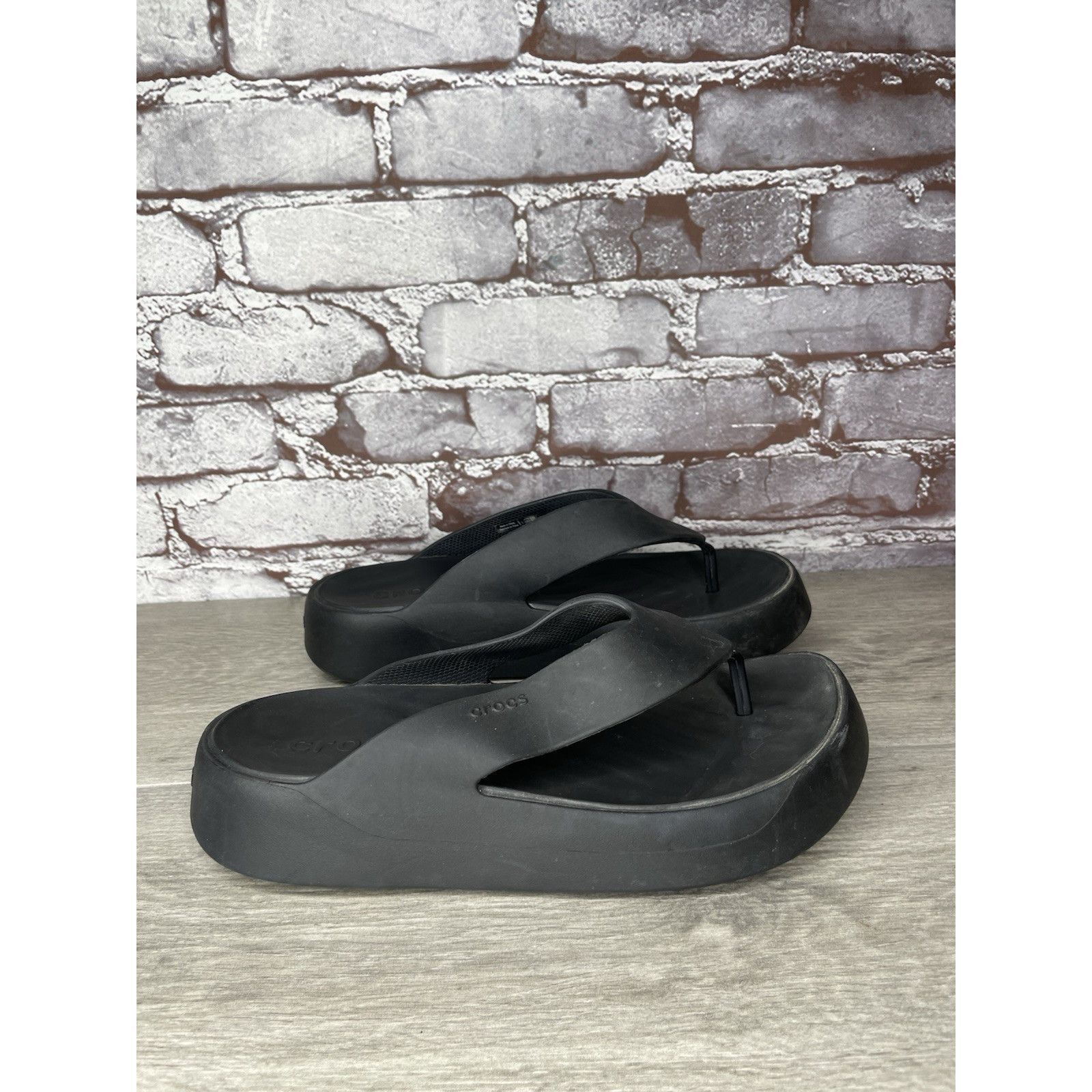 Crocs Crocs Getaway Black Rubber Platform FlipFlops Beach Sandals Size US 10 / IT 40 - 10 Thumbnail