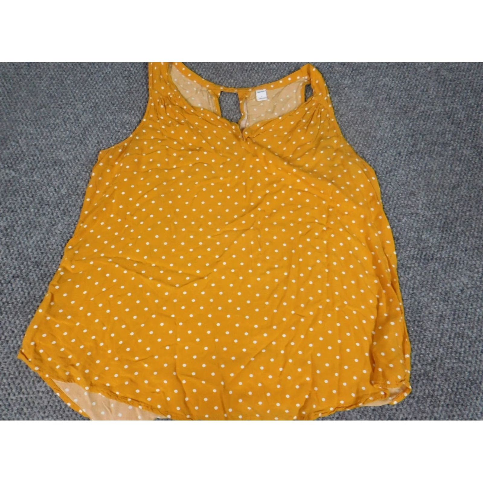 Old Navy Old Navy Blouse Womens L Gold V-Neck Short Sleeve Pullover Regular Rayon Down Casual Dot Pattern Size L / US 10 / IT 46 - 3 Thumbnail