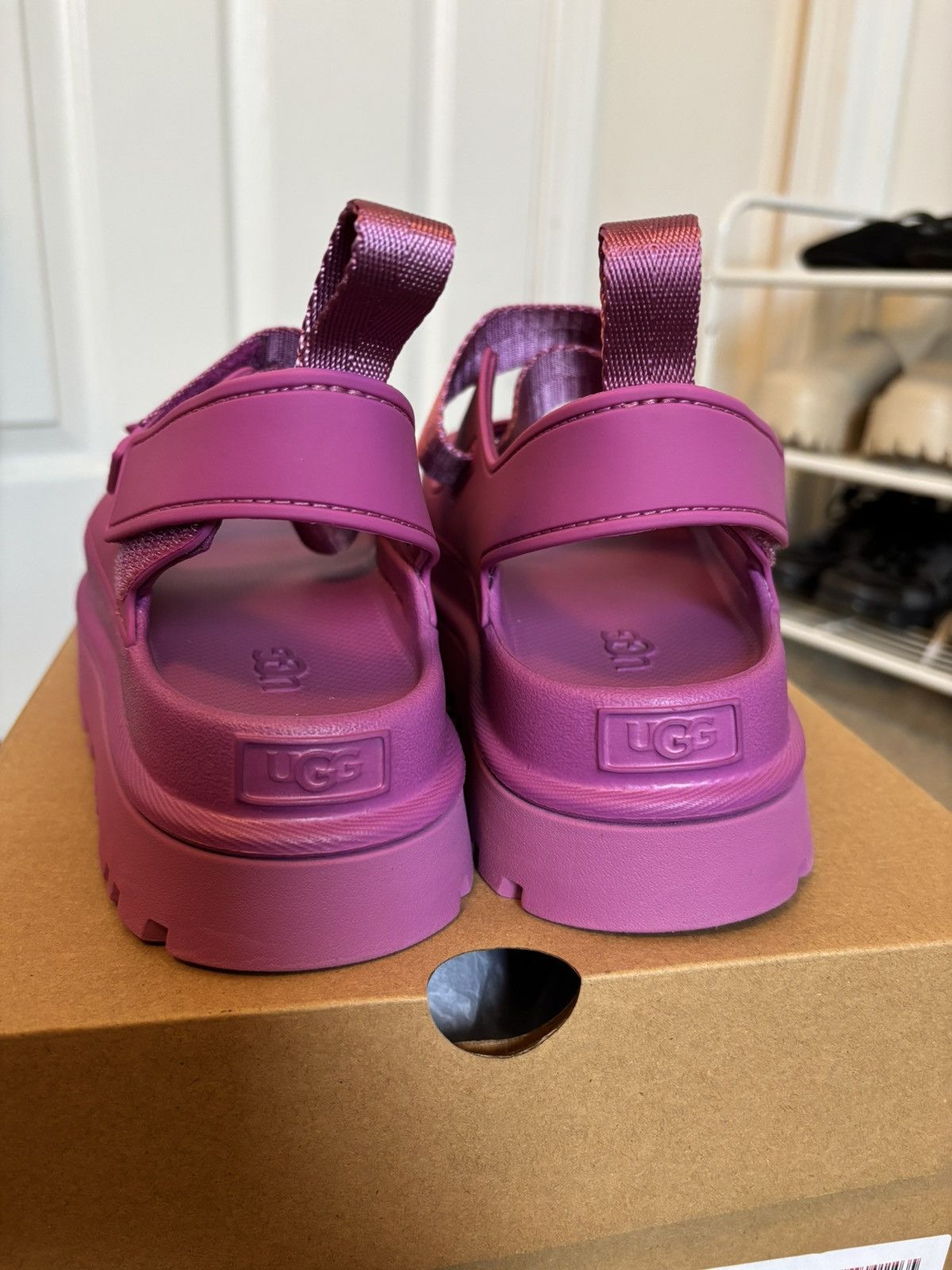 Ugg Ugg Goldenglow Sandals Size US 7 / IT 37 - 6 Thumbnail
