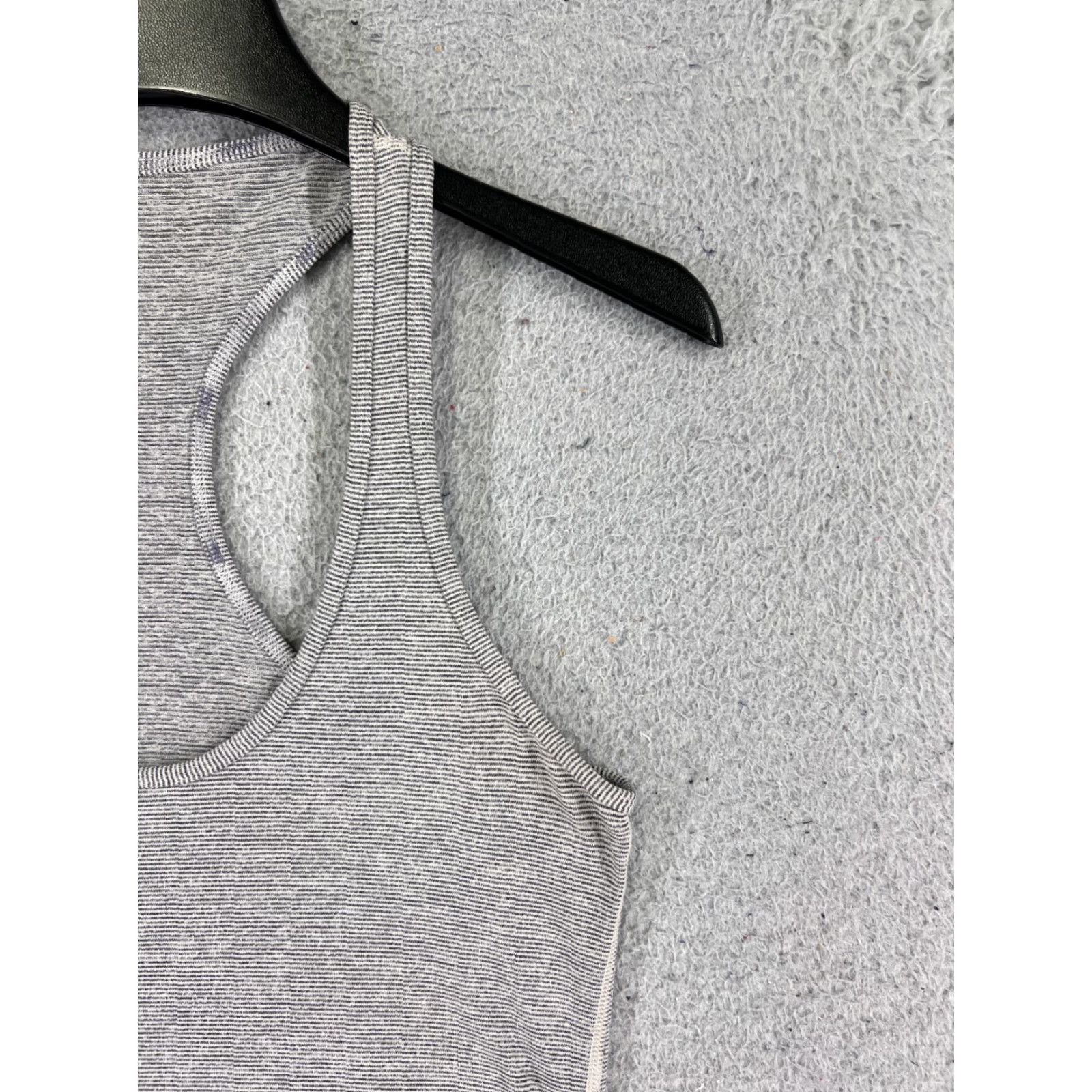Lululemon Lululemon Shirt Women Tank Gray Sleeveless Gym Athleisure 4 Round Neck Pullover Casual Workwear Size S / US 4 / IT 40 - 2 Thumbnail
