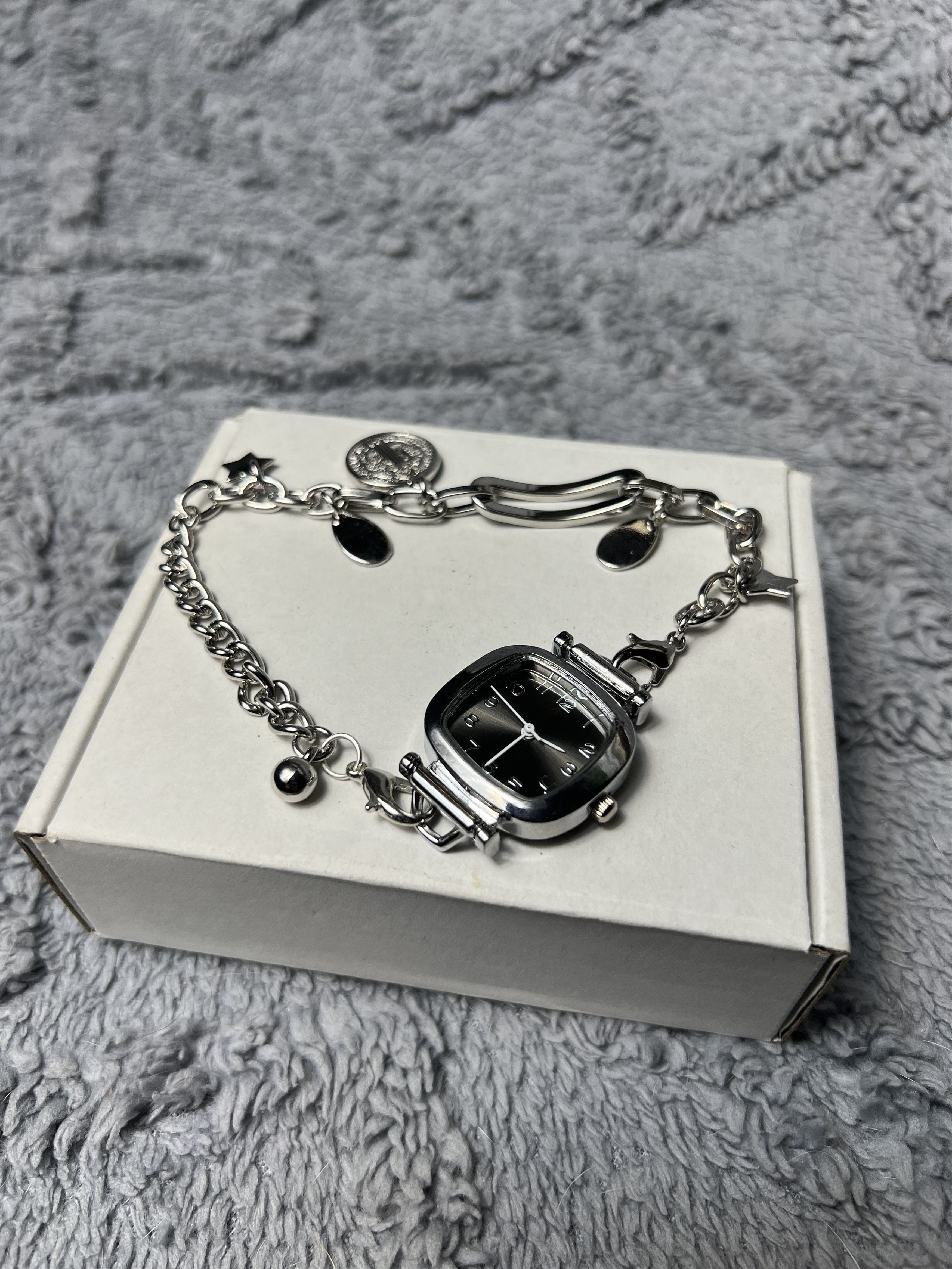 Vintage Glamour Minimalistic Japanese Style Bracelet Watch Y2k Size ONE SIZE - 2 Thumbnail