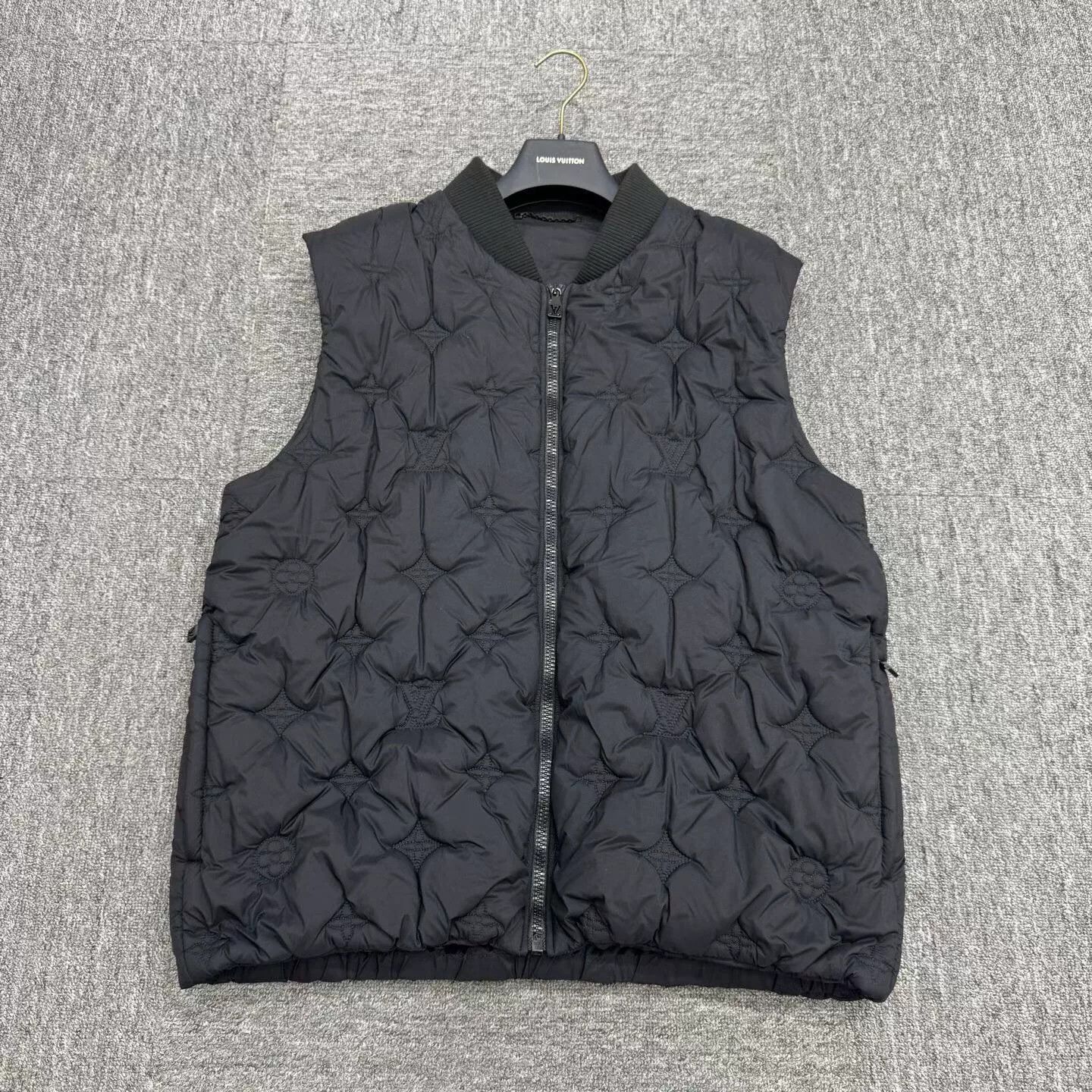 Louis Vuitton louis vuitton embroidered vest in excellent condition Size US L / EU 52-54 / 3 - 1 Thumbnail