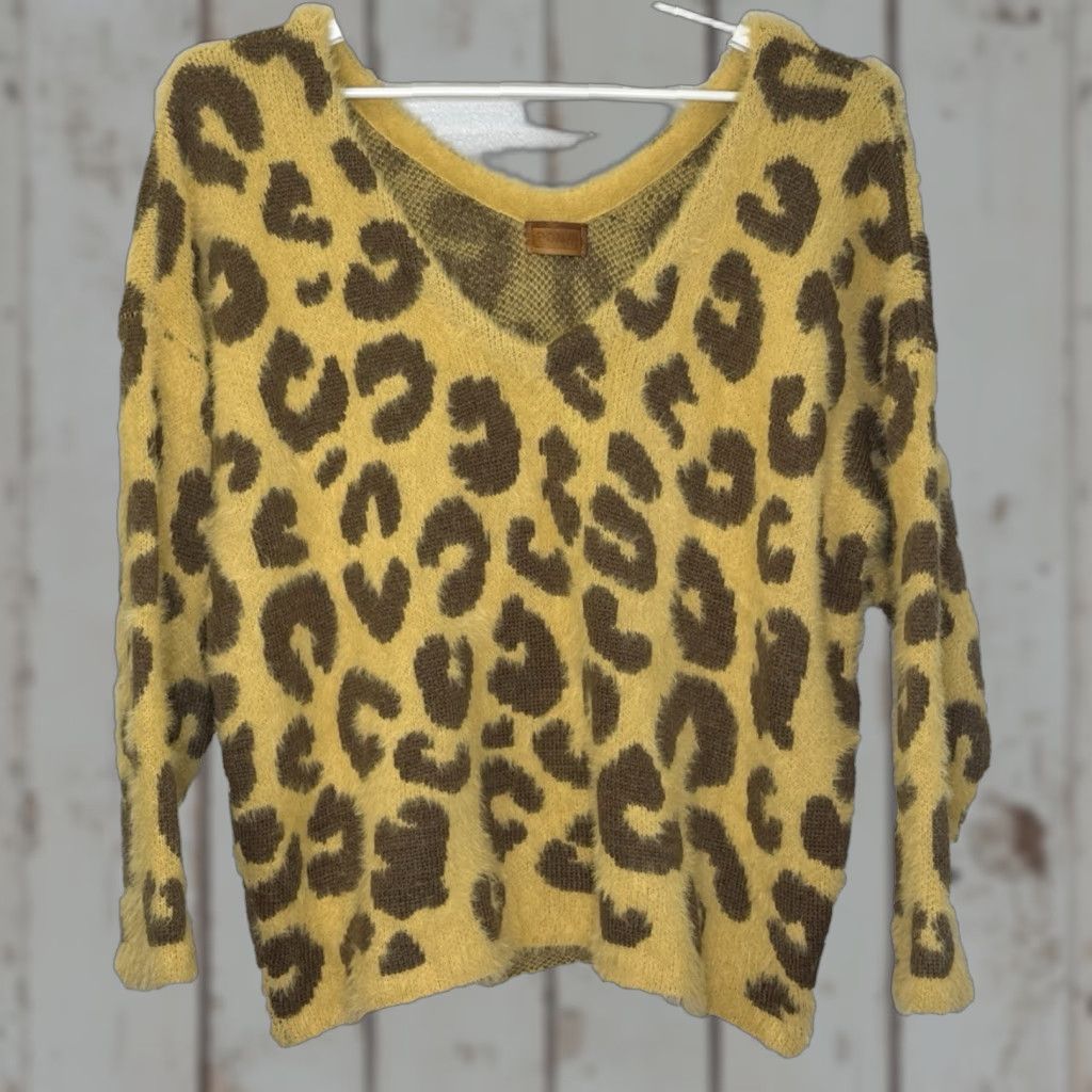 Vintage POL Animal Print Fuzzy Oversized Sweater Womens Medium Long Sleeve V-Neck Pullover Knit Shirt Size M / US 6-8 / IT 42-44 - 1 Thumbnail