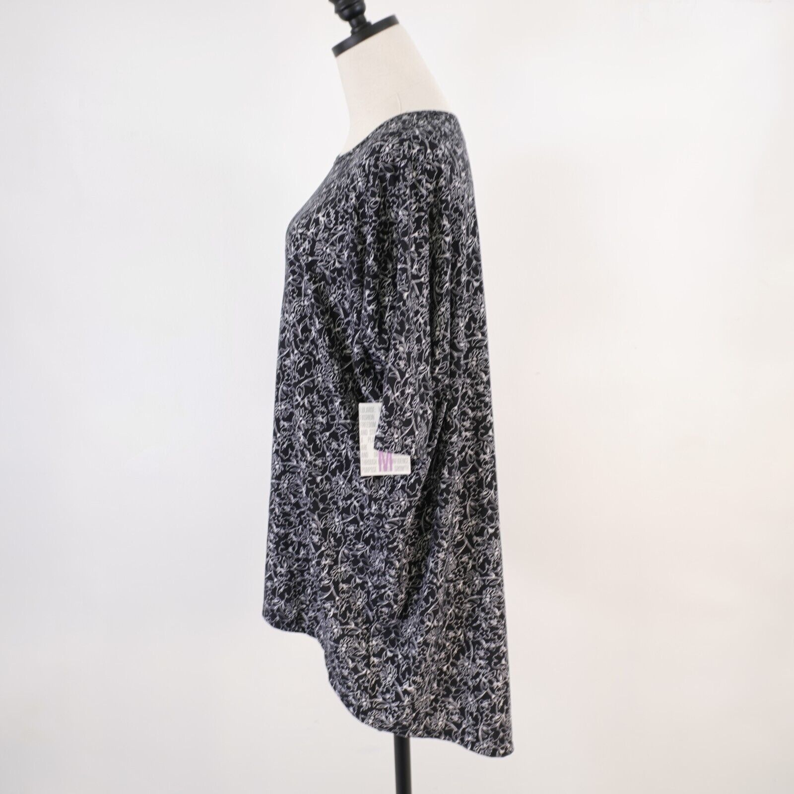 Designer NEW Lularoe Black Floral Scoop Neck Medium Long Tail T-Shirt Size M / US 6-8 / IT 42-44 - 5 Thumbnail