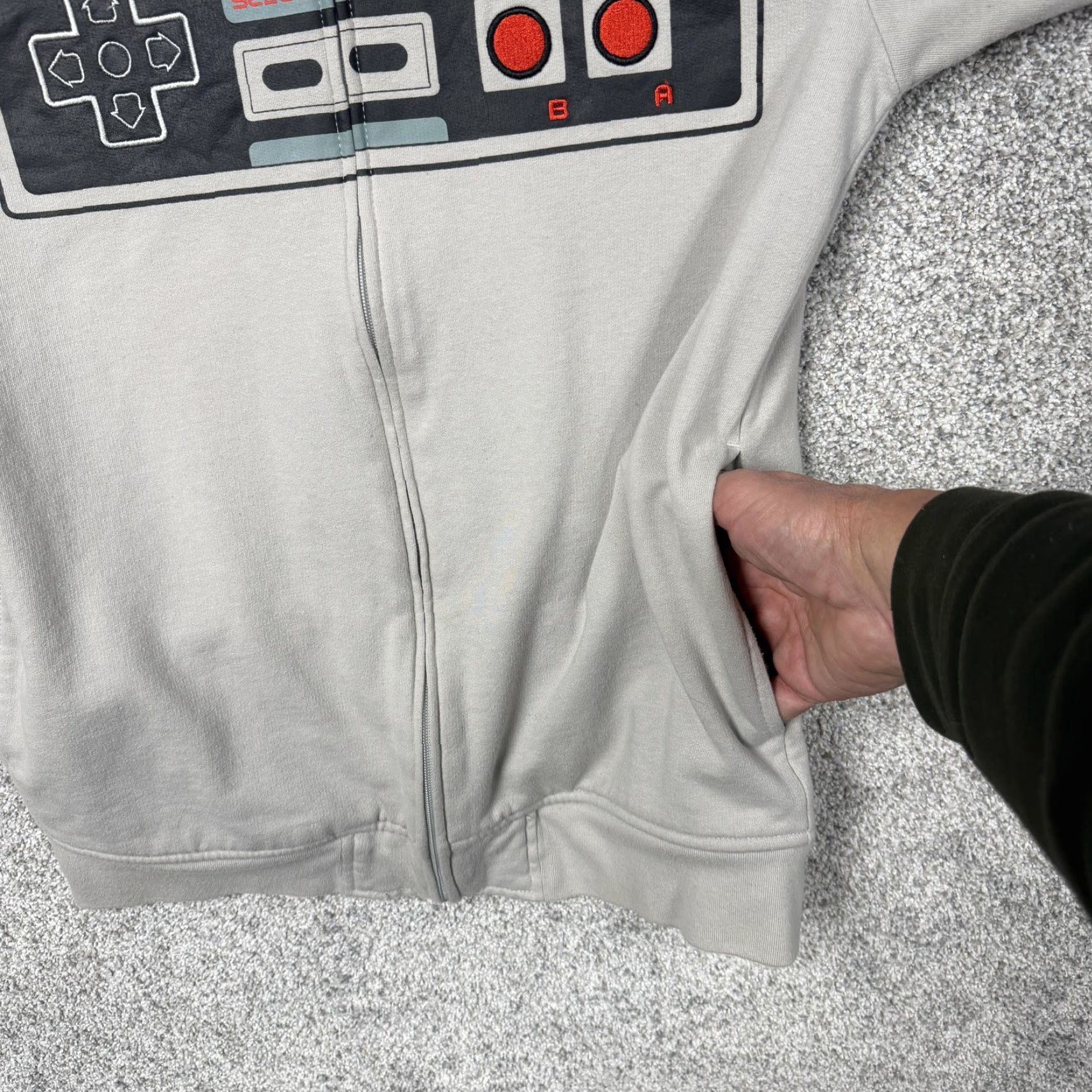 Nintendo Nintendo Sweatshirt Mens Medium Gray NES Controller Full Zip Fleece Retro Gaming - Graphic Print, Pockets, Zip Closure, 80s Geek Nerd Theme Size US M / EU 48-50 / 2 - 6 Thumbnail