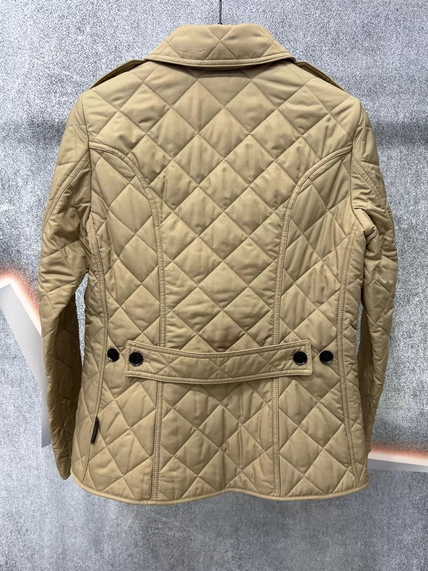 Burberry Burberry Wmns S Classic Beige Diamond Quilted Jkt Size S / US 4 / IT 40 - 2 Thumbnail