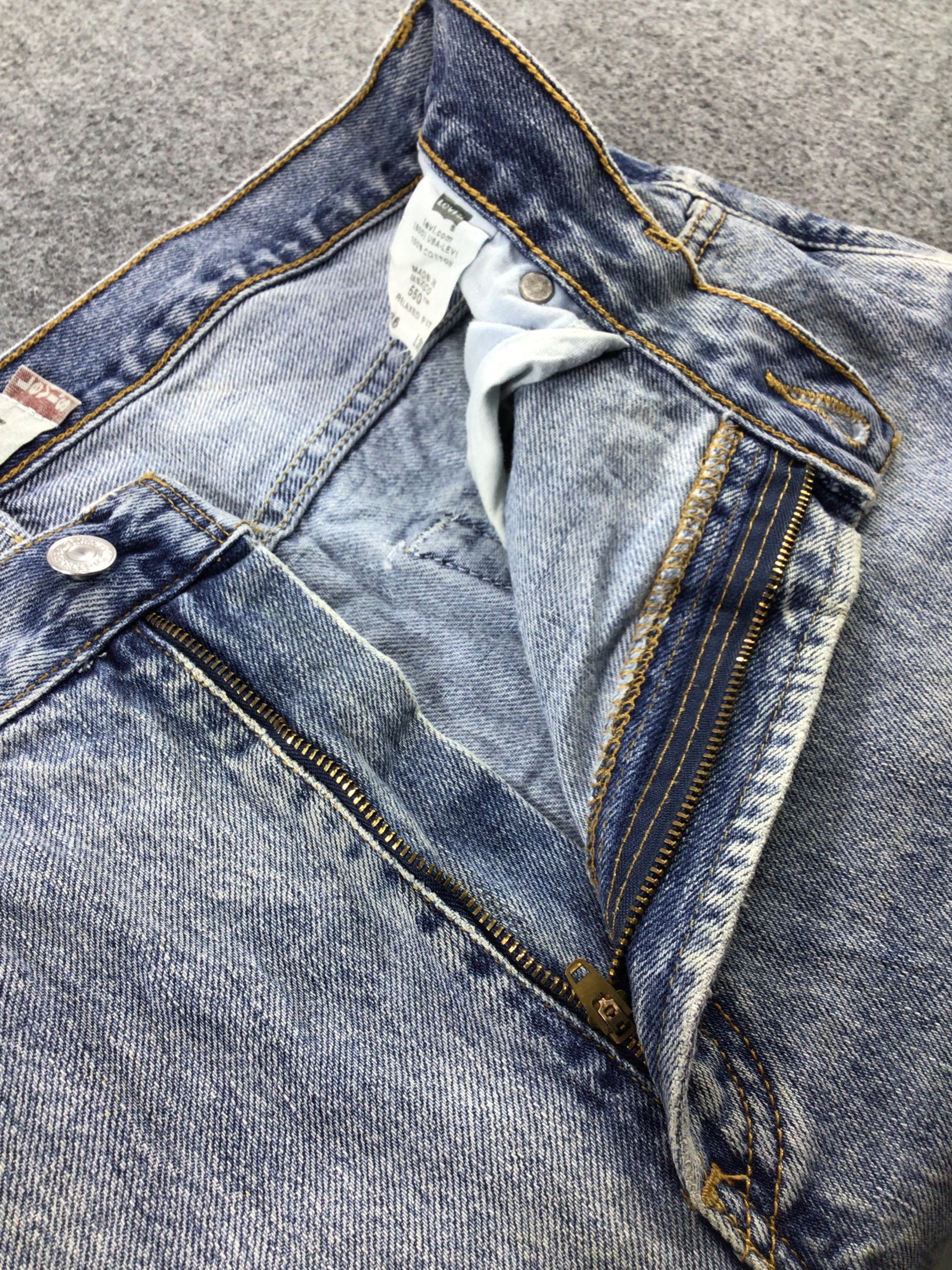 Levi's Vintage Light Wash Levis Jeans Lot 550-J863 Size US 35 - 8 Thumbnail