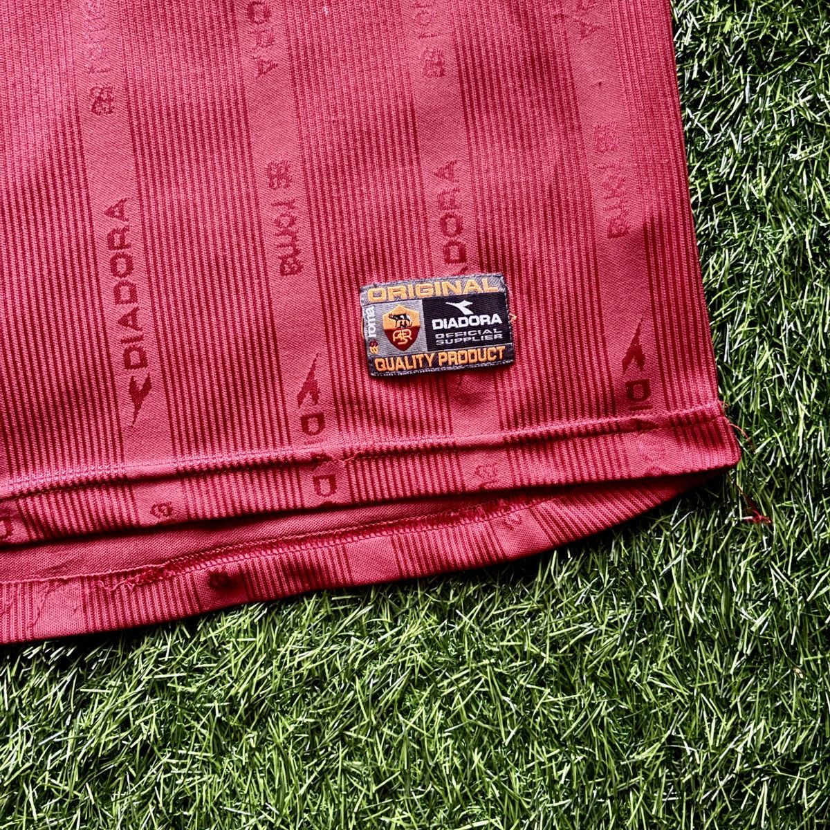 Diadora As Roma Home 1999-00 Francesco Totti #10 Soccer Jersey Size US M / EU 48-50 / 2 - 6 Thumbnail