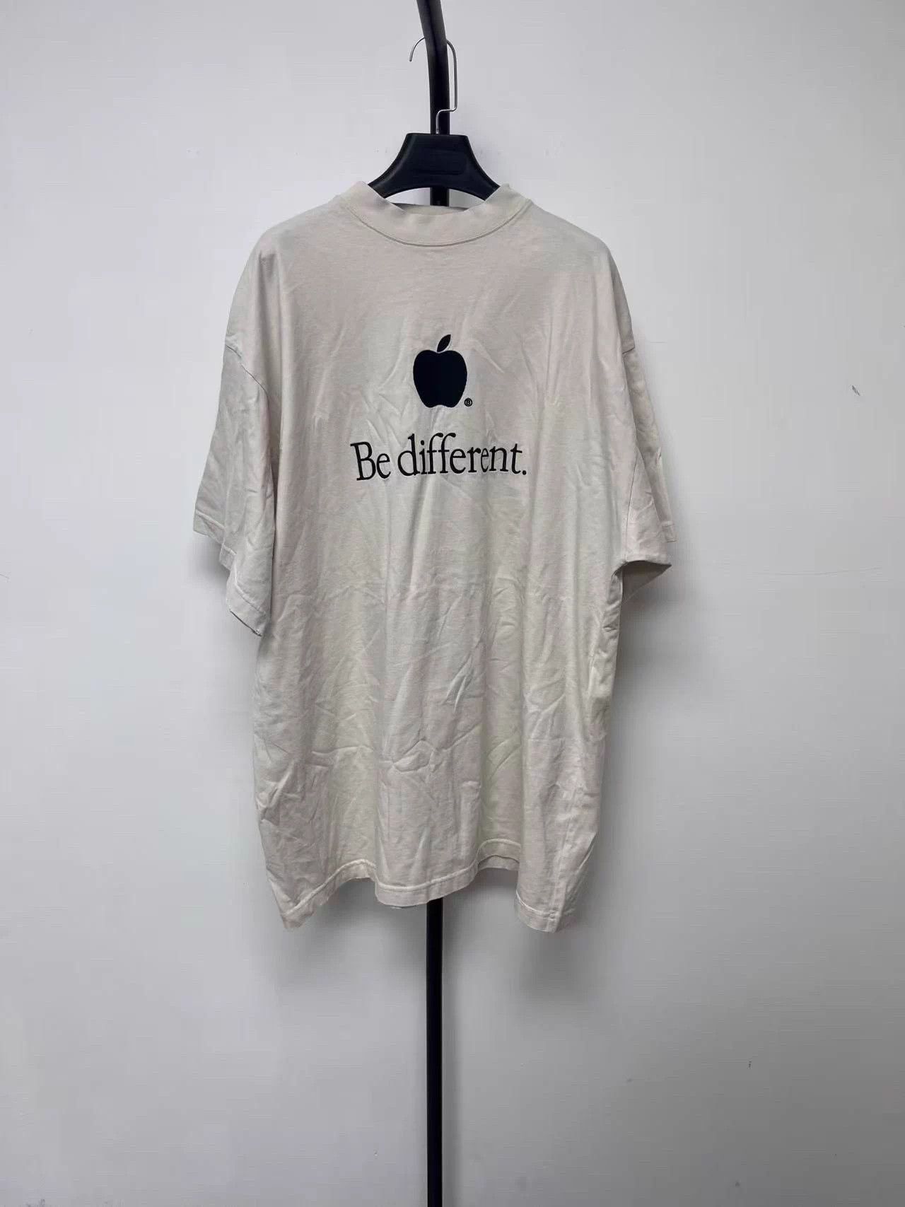 Balenciaga Balenciaga Be Different Logo Apple Print Oversized Tee White Size M / US 6-8 / IT 42-44 - 1 Thumbnail