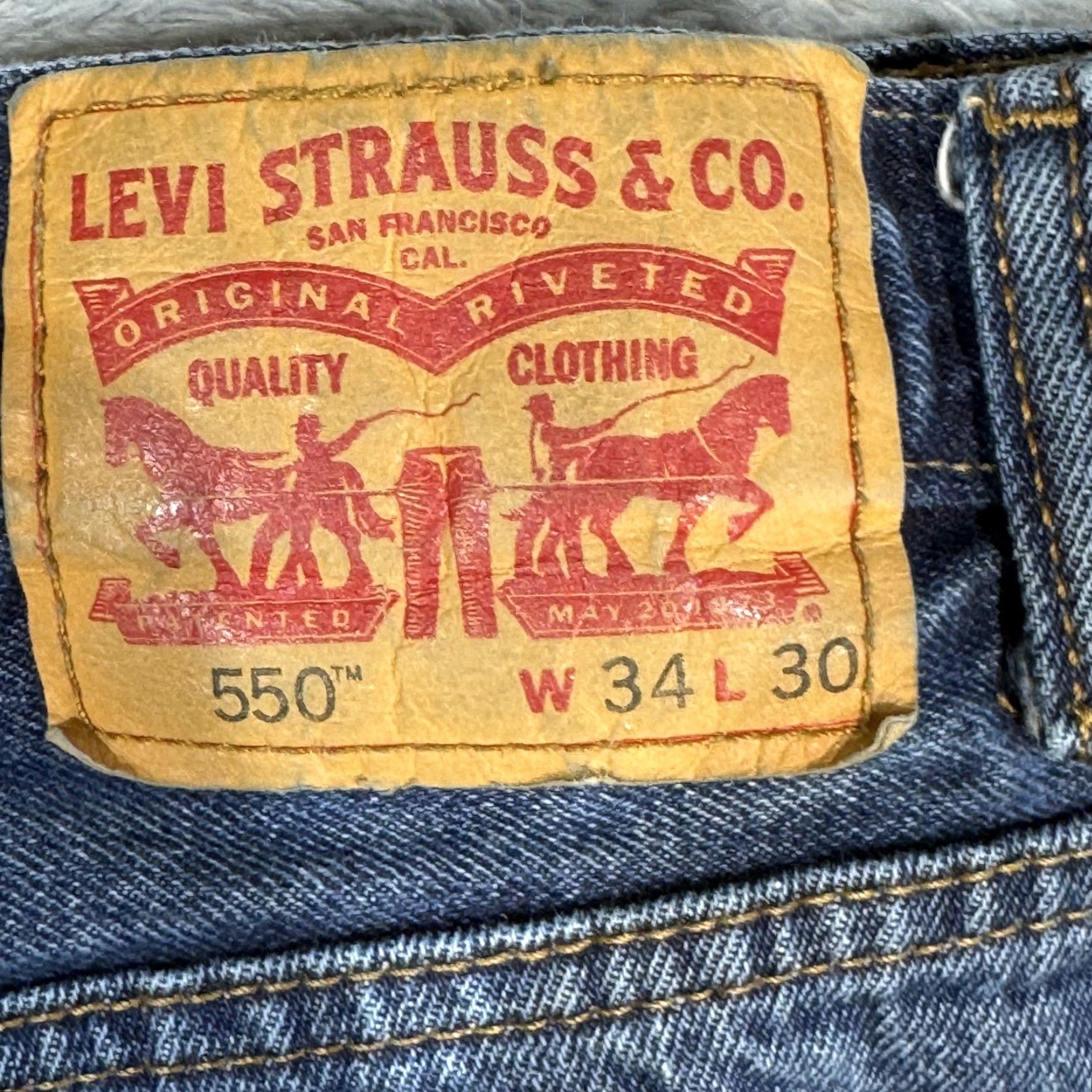 Levi's VINTAGE Levi's 550 Jeans Mens 34x30 Blue Denim Relaxed Fit Tapered Leg Mid Rise Zip Fly Size US 34 / EU 50 - 4 Thumbnail