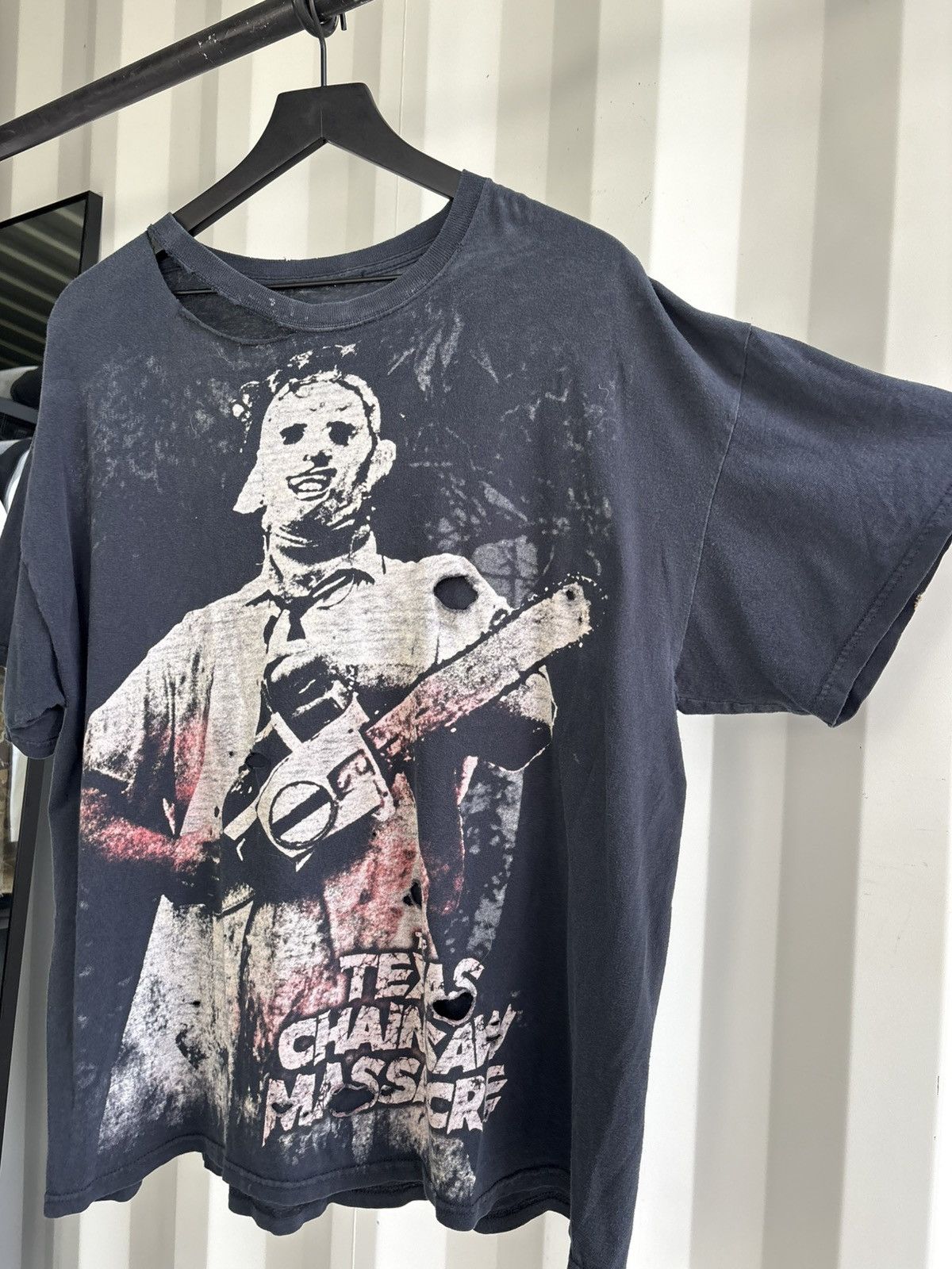 Vintage Thrashed Texas Chainsaw Faded Distressed Shirt GRUNGE Size US XL / EU 56 / 4 - 2 Thumbnail