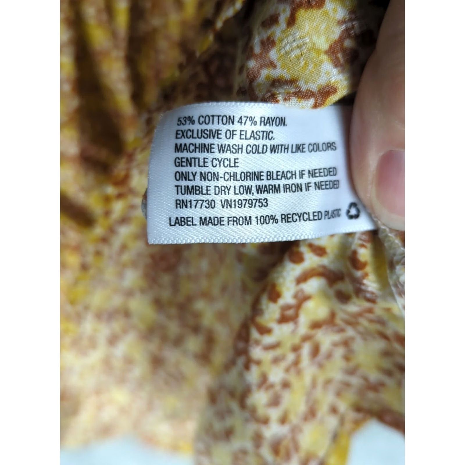 Vintage Universal Thread Blouse Shirt Cotton/Rayon Yellow Floral 3/4 Puff Sleeve V-Neck Smocked Relaxed M Womens Size M / US 6-8 / IT 42-44 - 5 Thumbnail
