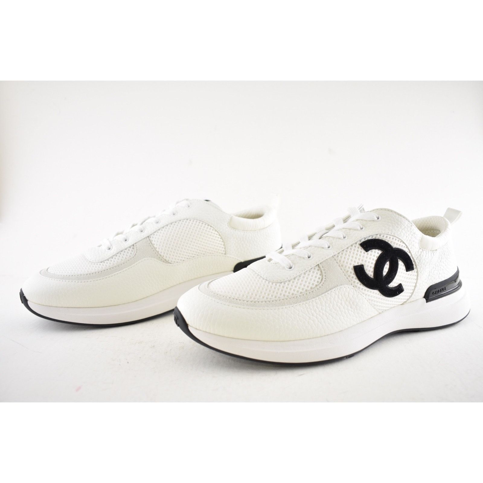 Chanel Chanel 21S Mens White Black Leather CC Logo Lace Low Top Size US 11 / EU 44 - 11 Thumbnail