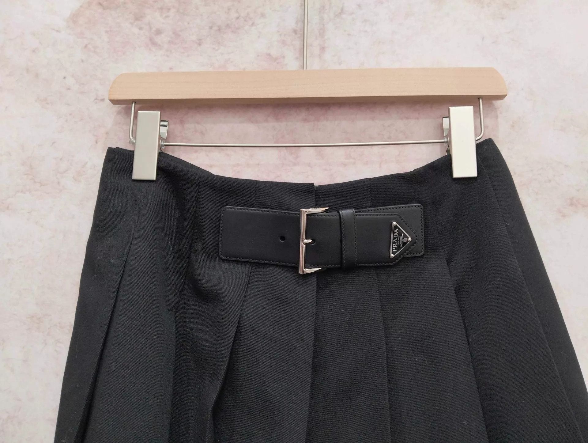 Prada PRADA Triangle Logo Pleated Mini Skirt 36 Size 25" / US 0 / IT 36 - 3 Thumbnail