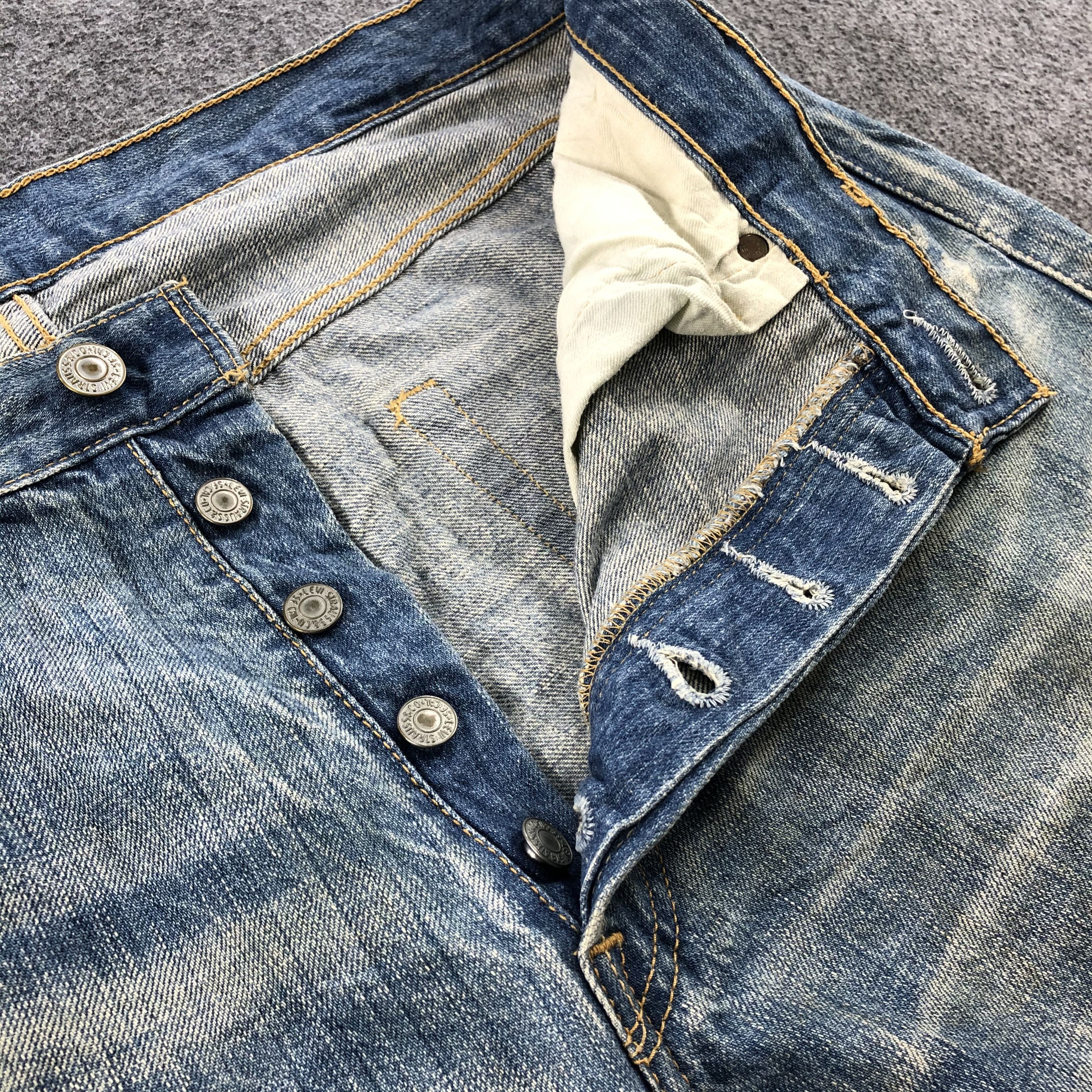 Levi's Vintage 90s Light Wash Levis 501 Jeans-JM2008 Size US 36 / EU 52 - 8 Thumbnail