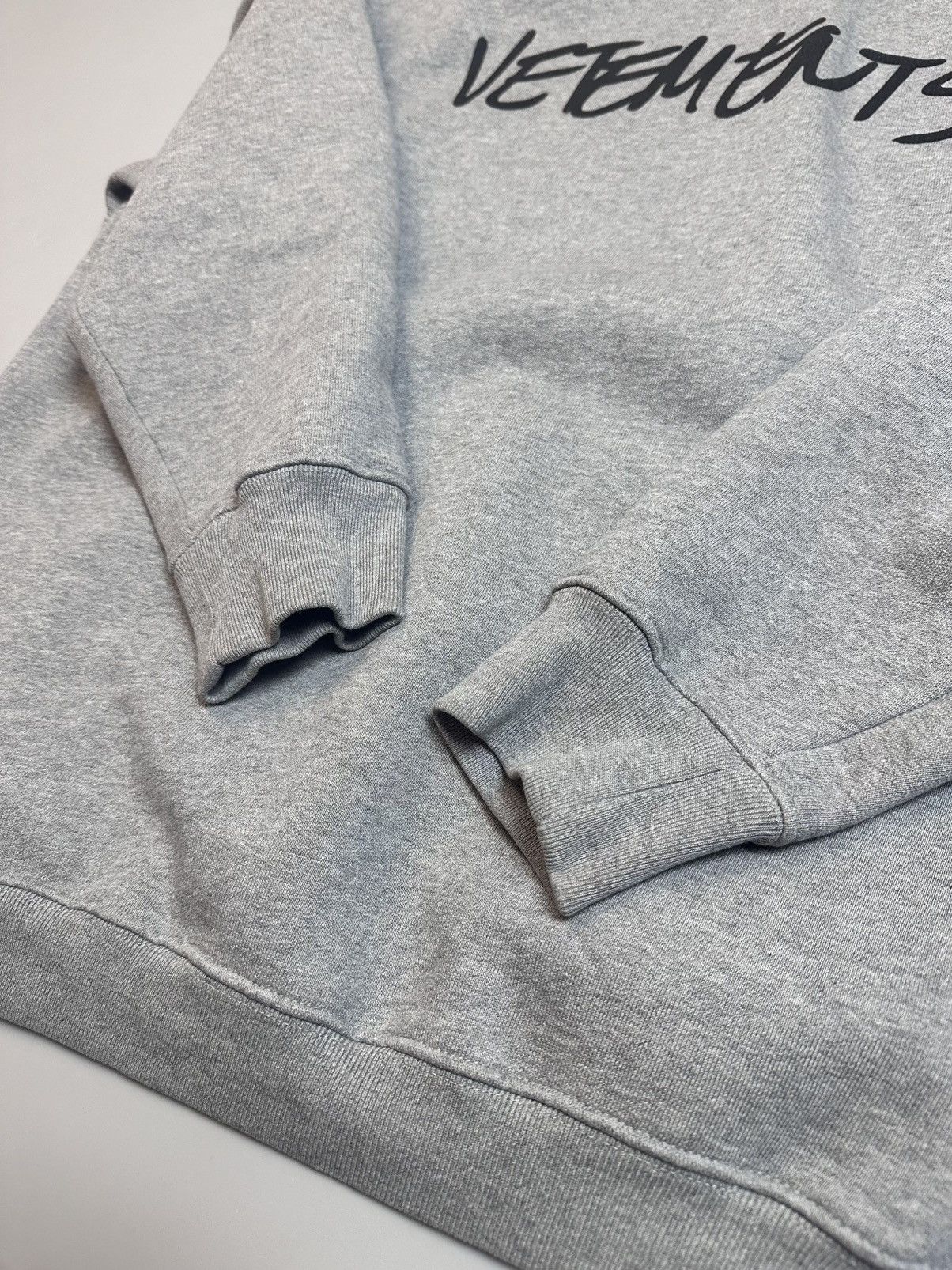 Vetements Vetements basic hoosie , big print logos medium Size US M / EU 48-50 / 2 - 7 Thumbnail