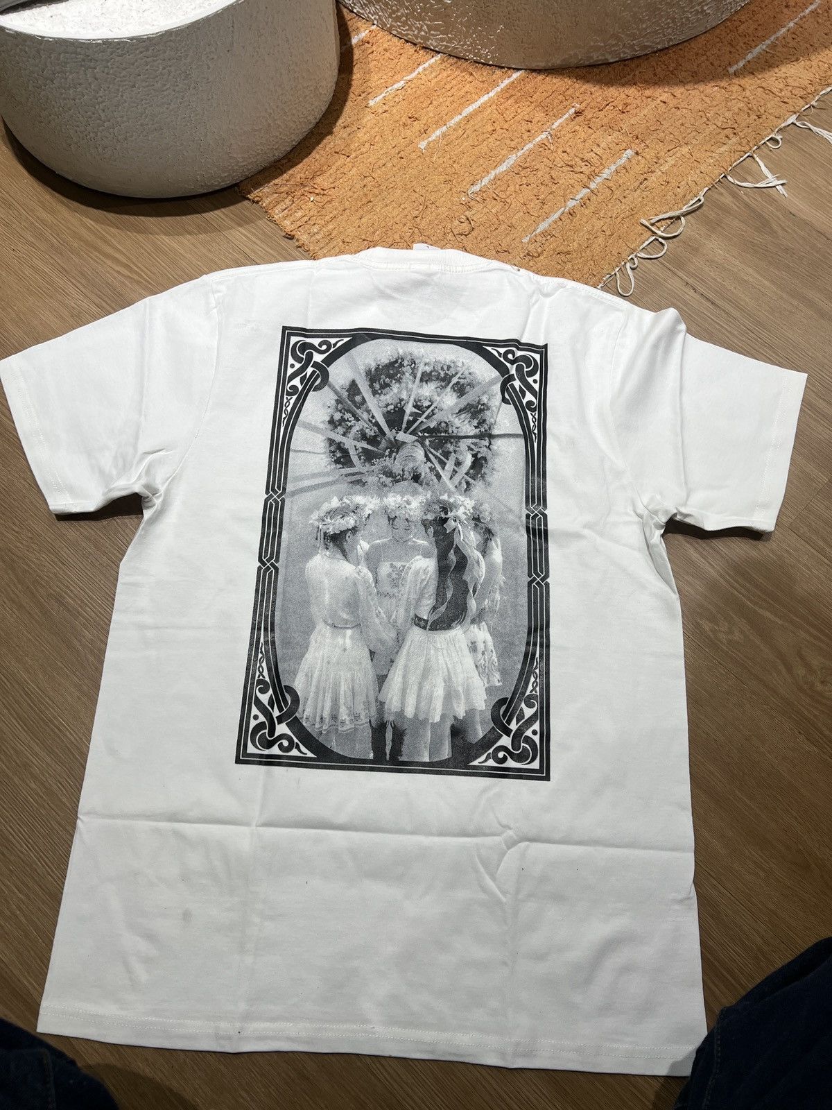 Band Tees Red Velvet K-Pop Midsommar tshirt tee Size US L / EU 52-54 / 3 - 3 Thumbnail