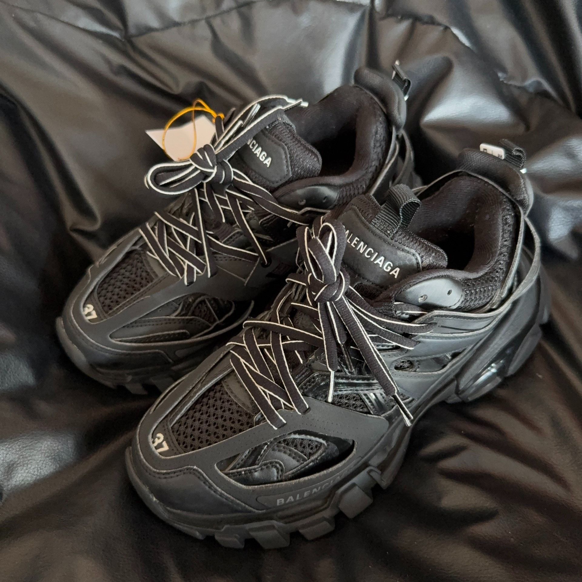 Balenciaga Balenciaga Black Lowtop Sneakers 37 Women Size US 6.5 / IT 36.5 - 1 Thumbnail