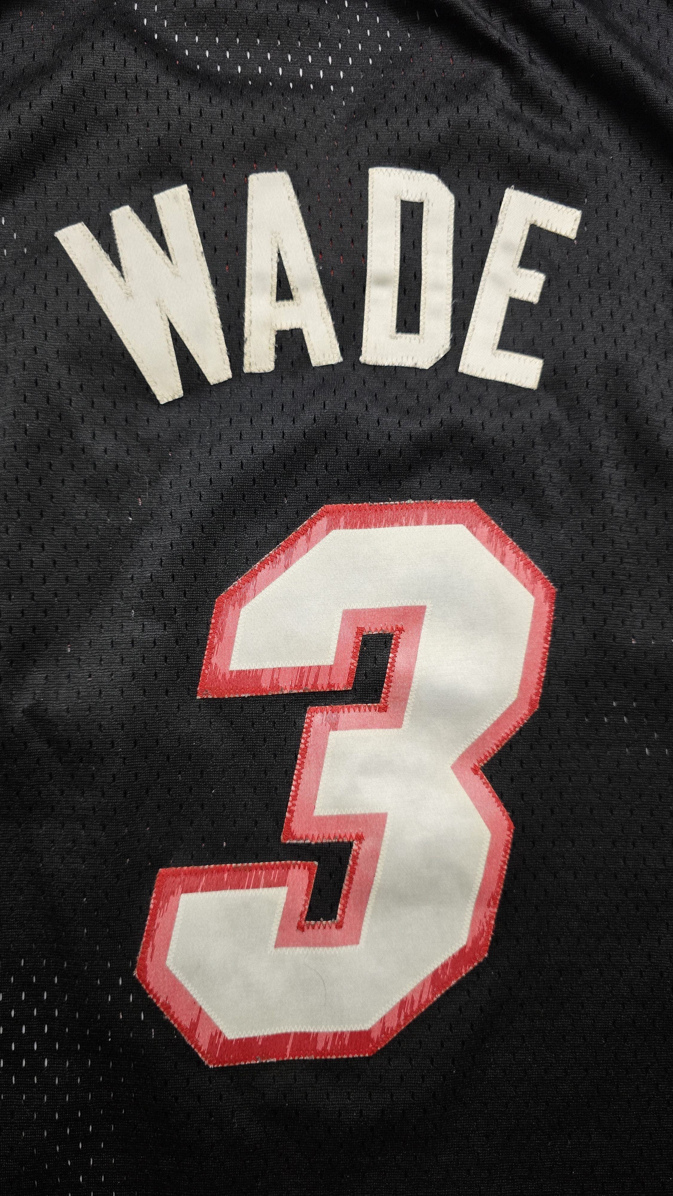 Adidas Miami Heat Dwyane Wade #3 Basketball Jersey Size US M / EU 48-50 / 2 - 5 Thumbnail