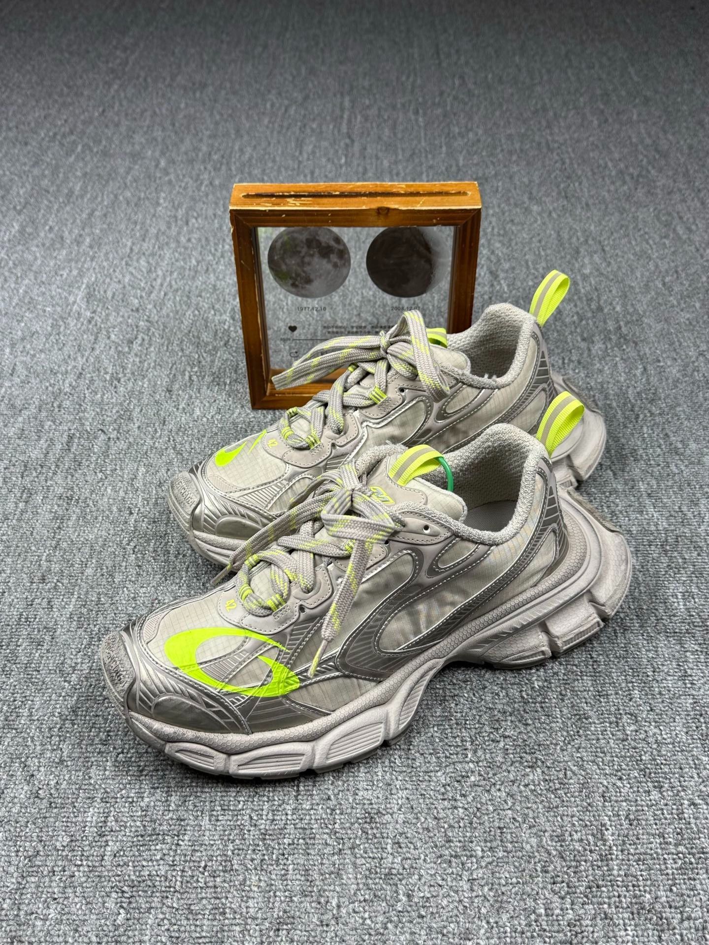 Balenciaga Balenciaga Polyester Gray Lowtop Sneakers it_42 Women Size US 12 / IT 42 - 1 Thumbnail