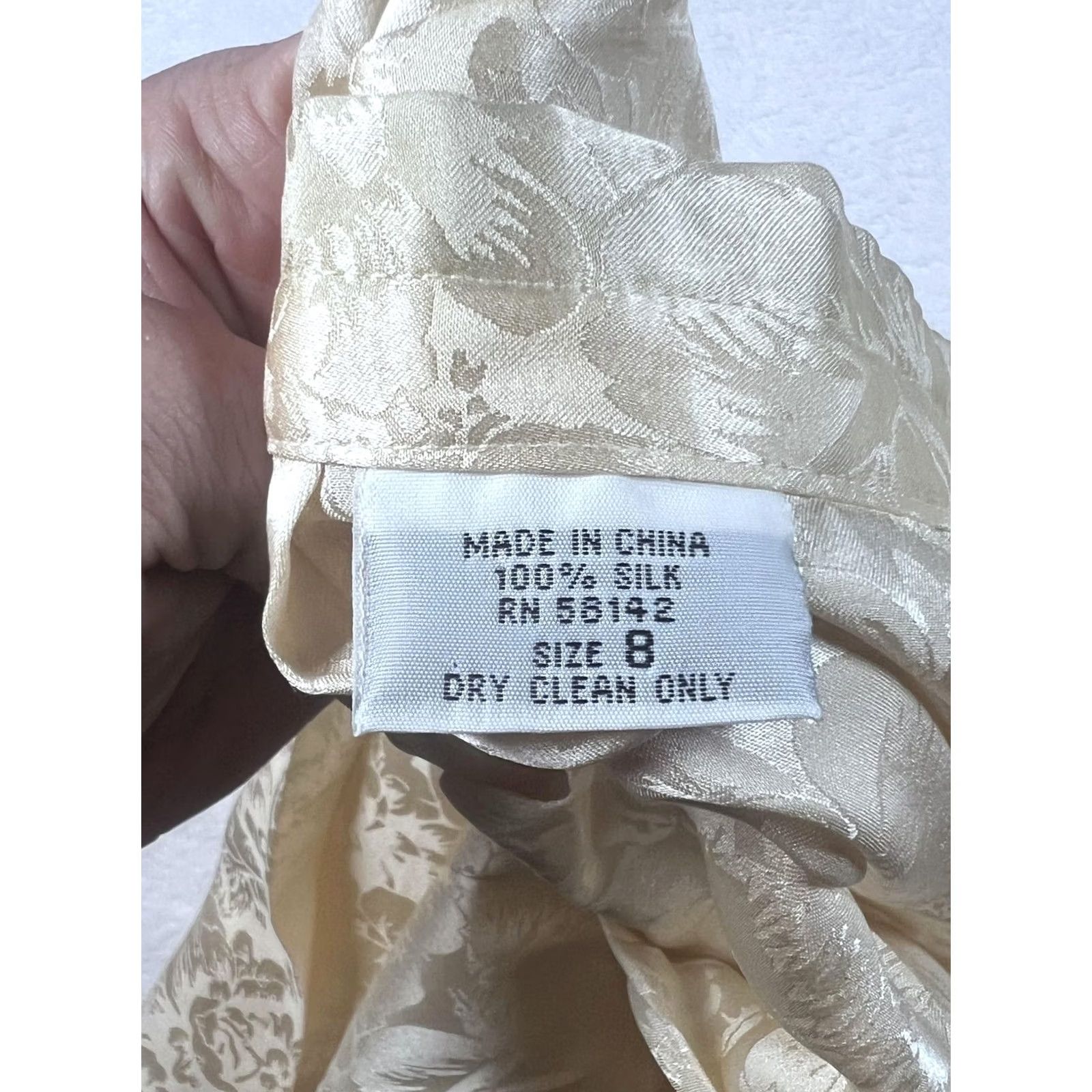 MAGGY LONDON Maggy London Skirt Suit Womens 8 White Silk Floral Pleated Short Sleeve Set 2 Piece Vintage No Size 30" / US 8 / IT 44 - 6 Thumbnail