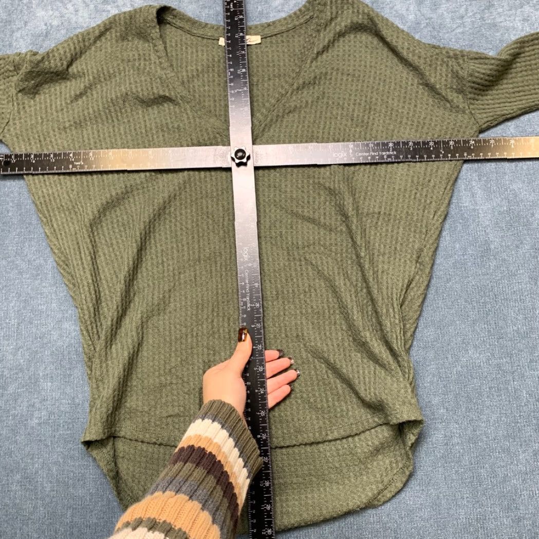 Express Express Top Womens S Olive Green Stretch Waffle Knit V Neck Round Hem Size S / US 4 / IT 40 - 5 Thumbnail
