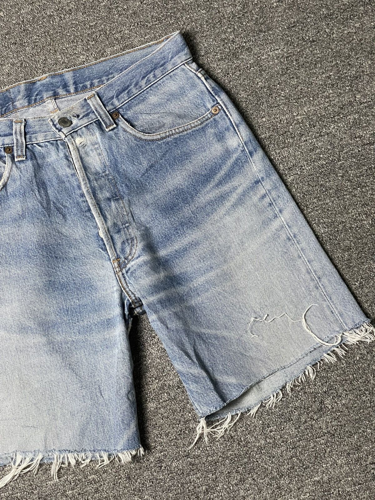 Levi's × Vintage Levis Strauss Co. Ripped Short Jeans (106) Size US 29 - 3 Thumbnail