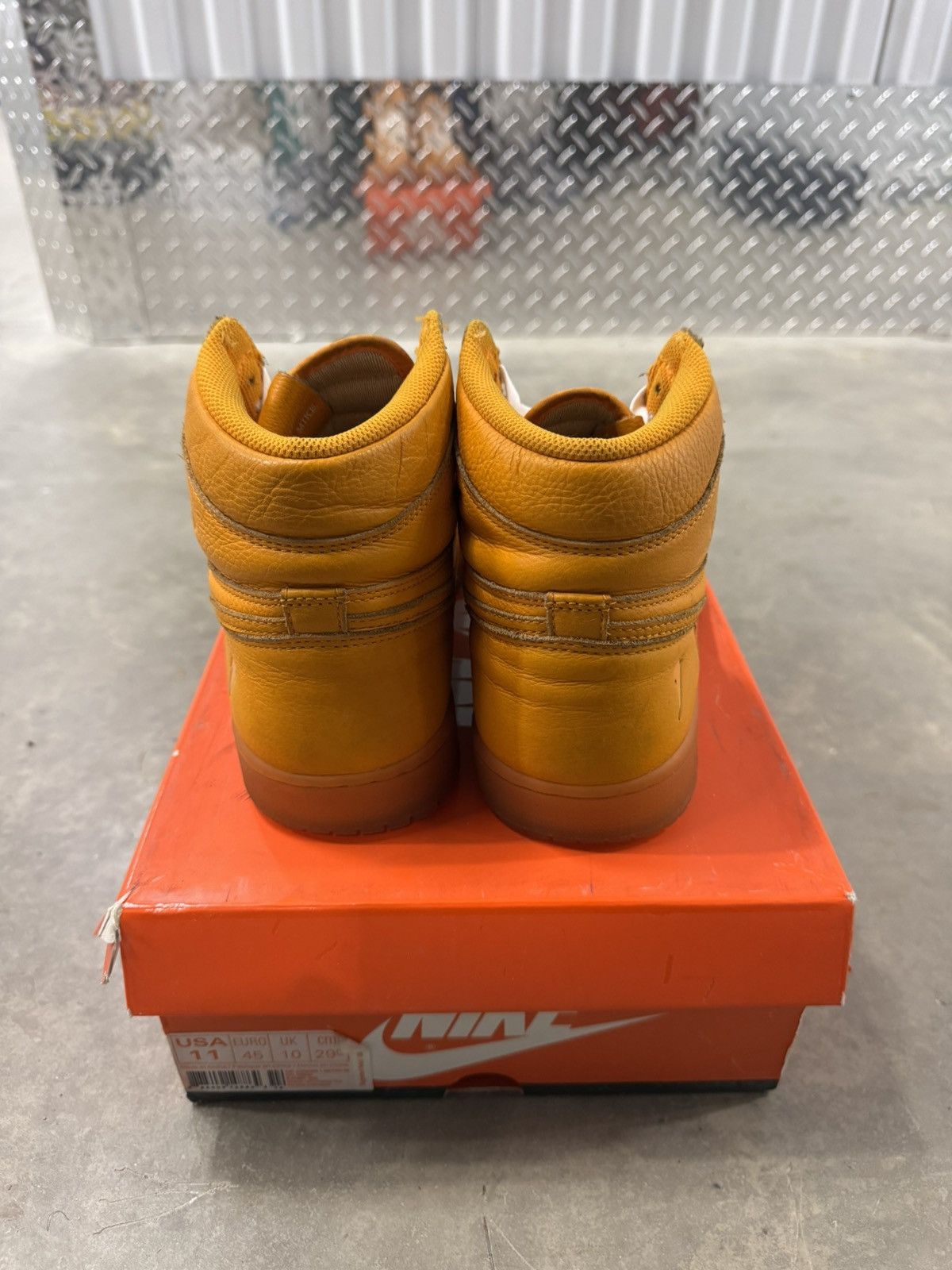 Jordan Brand Jordan 1 Retro High OG Gatorade Orange Size 11 Size US 11 / EU 44 - 5 Thumbnail