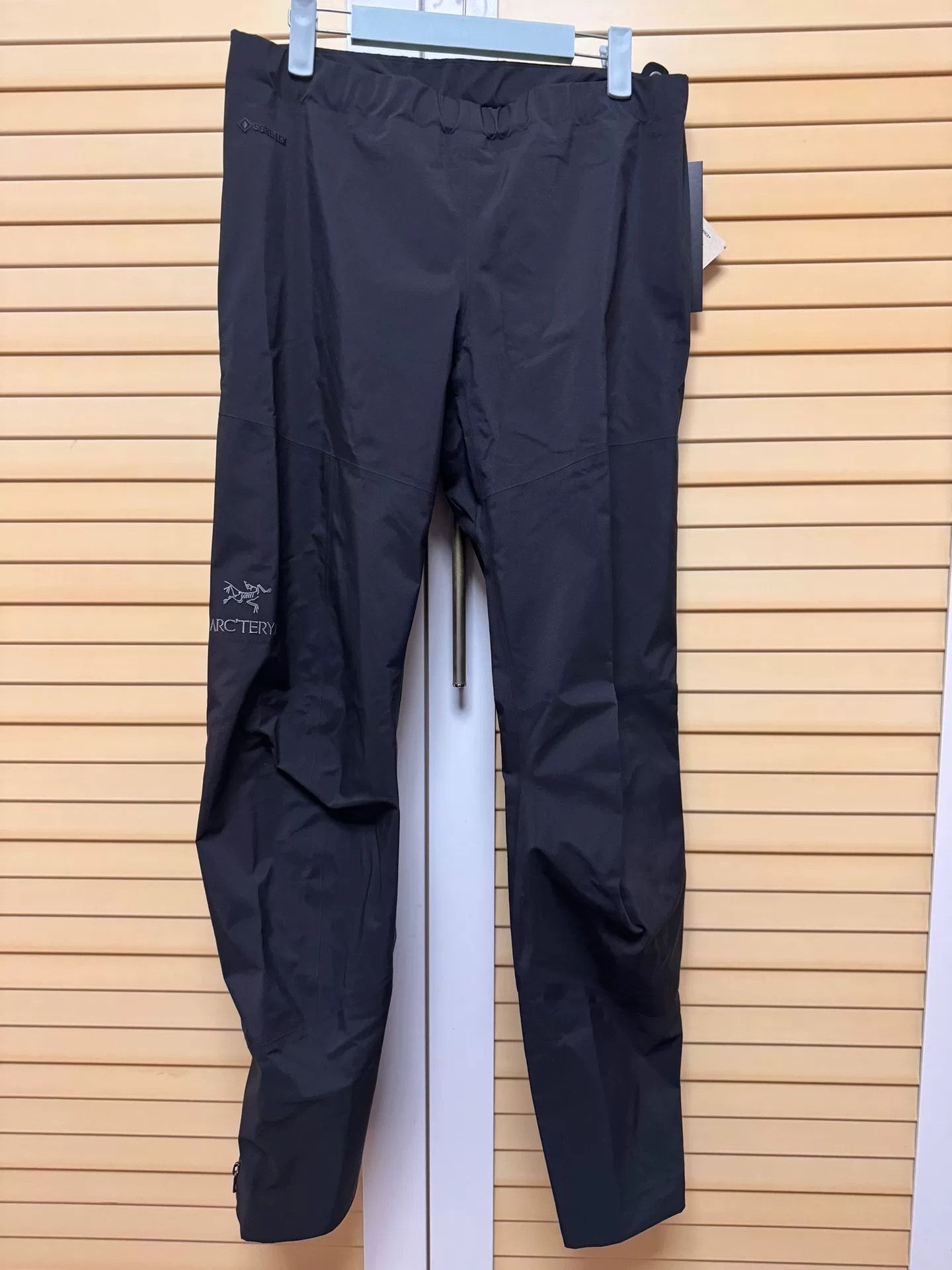 Arc'teryx Arcteryx Beta Women's Waterproof Pants Size 23" - 1 Thumbnail