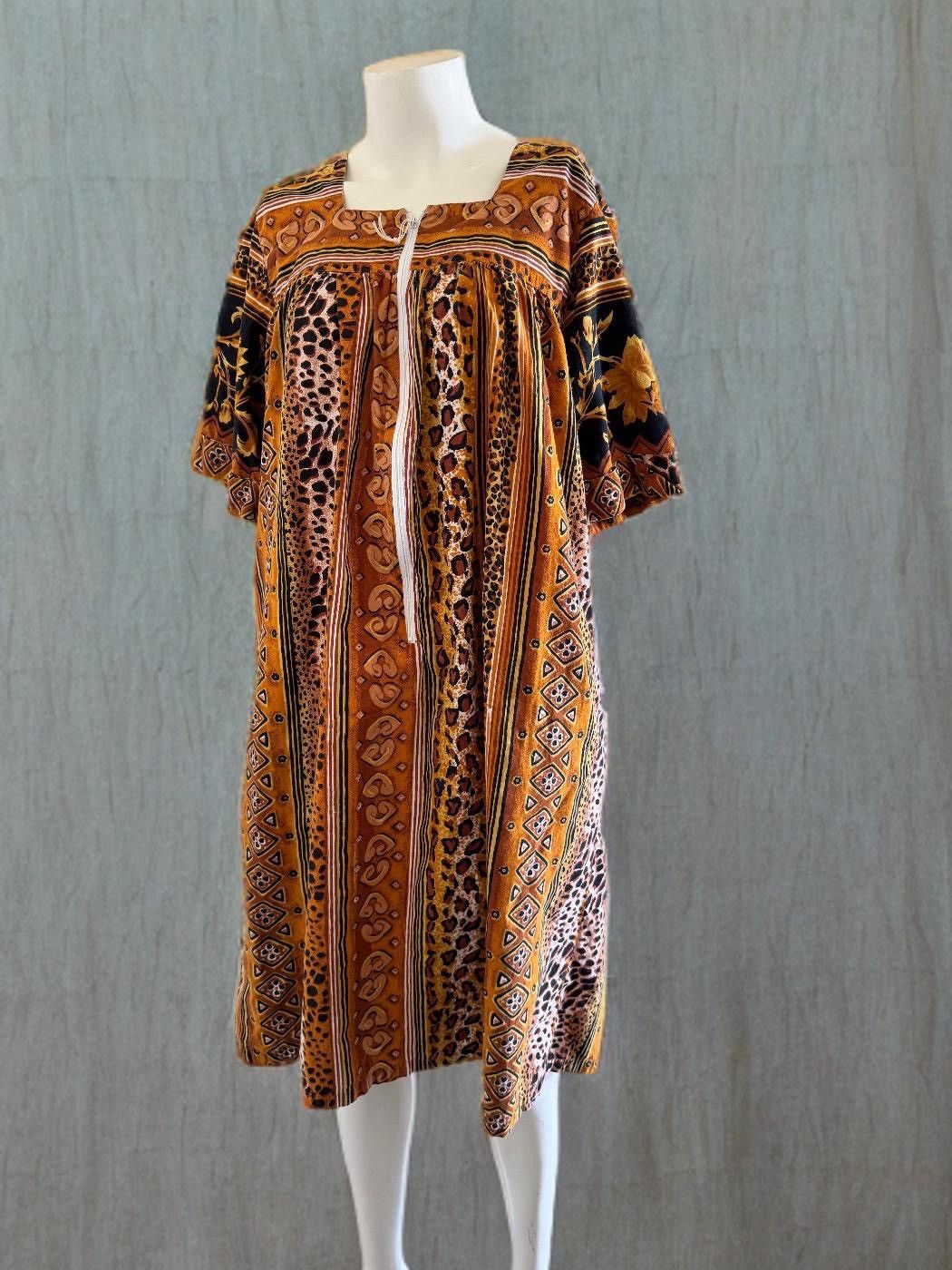 Other Vintage moo moo nightgown orange cheetah short sleeve silk Size ONE SIZE - 1 Thumbnail