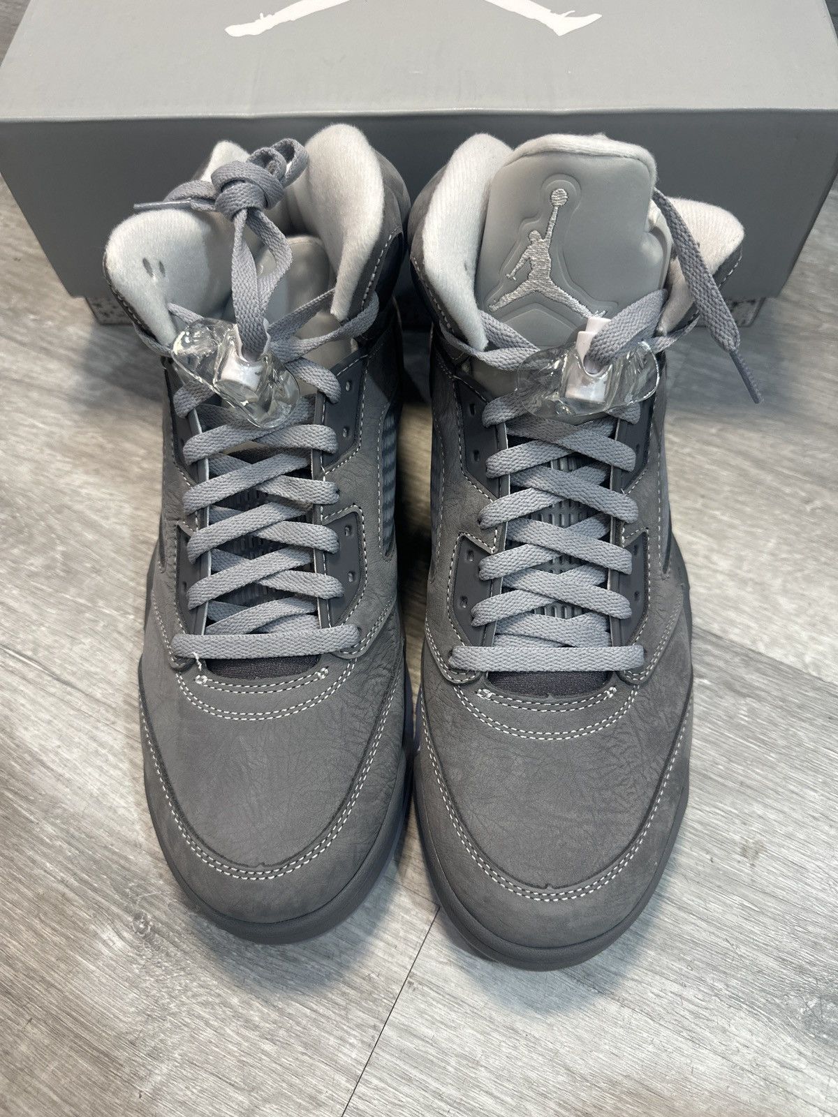 Jordan Brand Jordan Retro 5 Wolf Grey Size US 9.5 / EU 42-43 - 2 Thumbnail