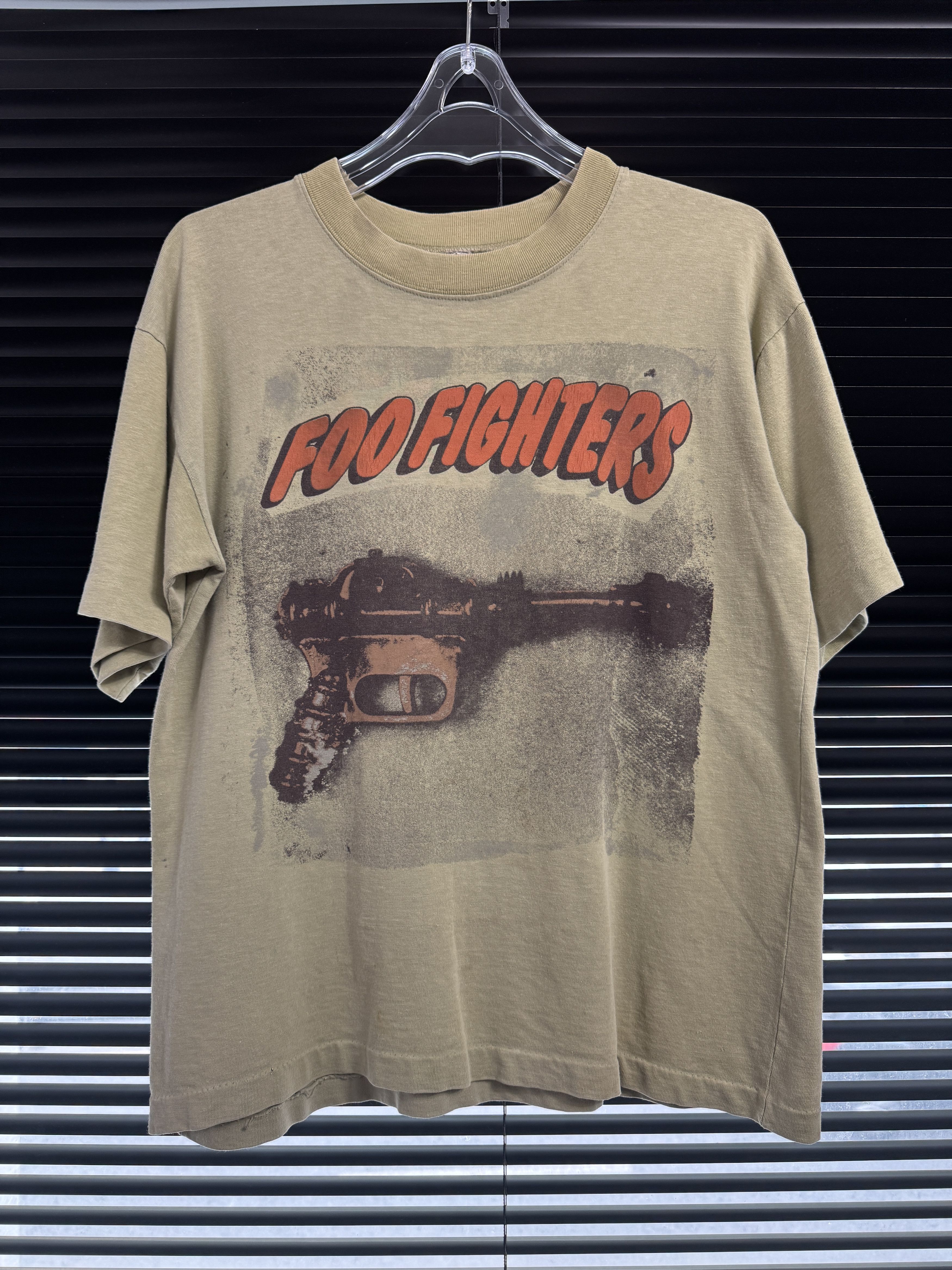 Vintage Vintage Rare 90s Foo Fighters Boot Tshirt Size US M / EU 48-50 / 2 - 1 Thumbnail