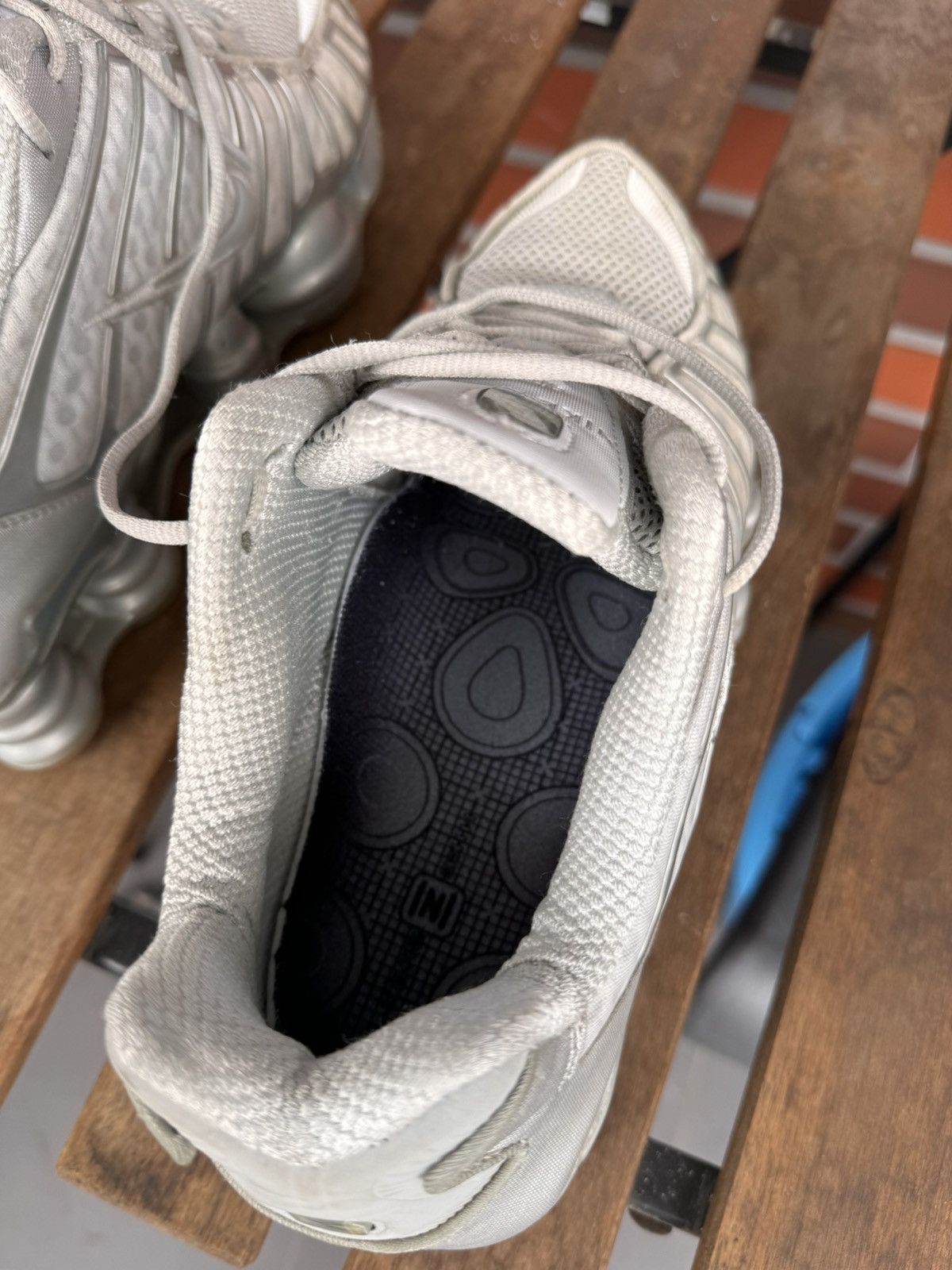 Nike × Vintage 00s Nike Shox “Pure Platinum Metallic Chrome” Sneakers Size US 9.5 / EU 42-43 - 8 Thumbnail