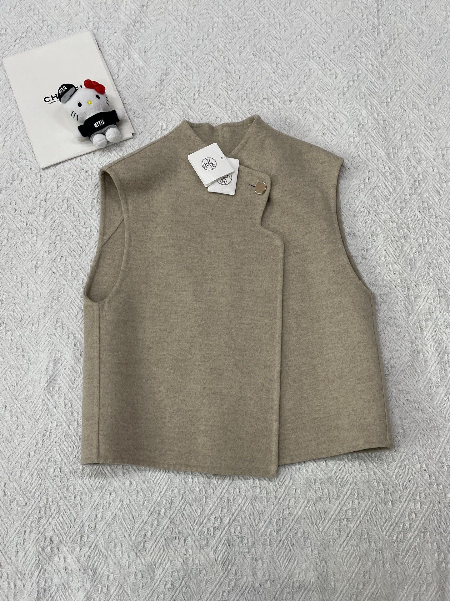 Hermes Hermes Oatmeal Cashmere Gilet FR36 NWT Size XS / US 0-2 / IT 36-38 - 1 Thumbnail