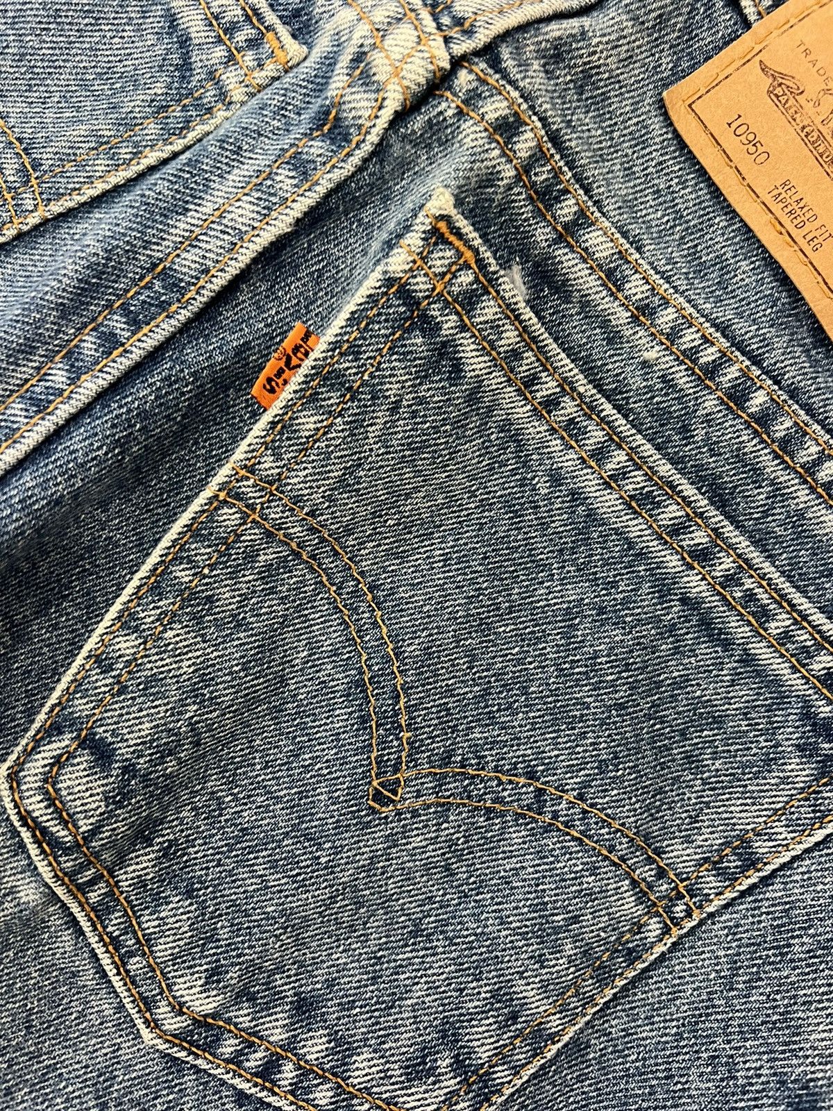 Levi's womens levis 10950 relaxed fit tapered leg orange tab jeans Size 27" / US 4 / IT 40 - 7 Thumbnail