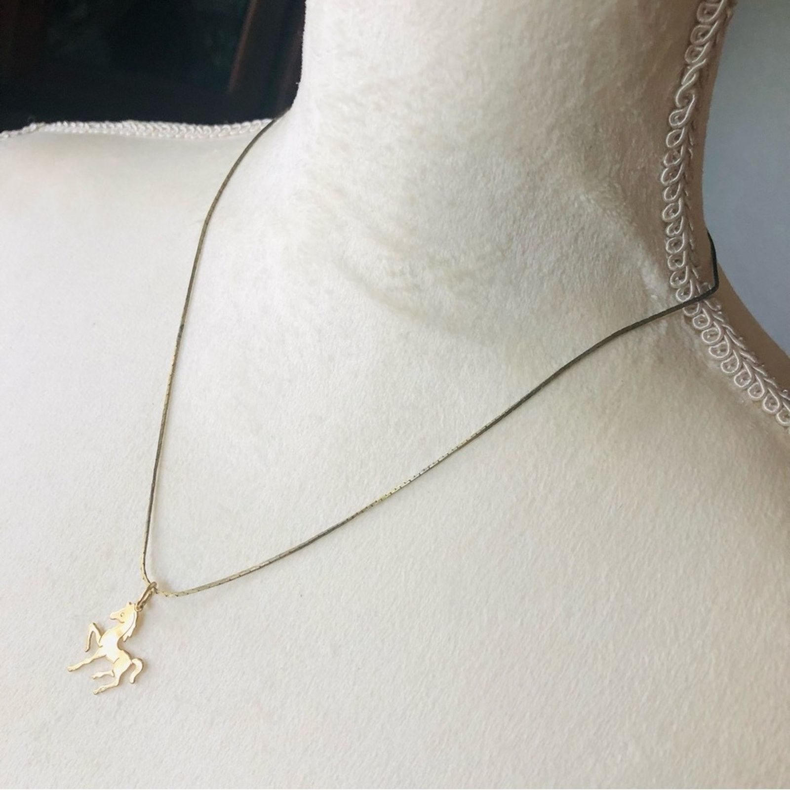 Vintage Vintage etched gold stallion horse pendant on chain necklace Size ONE SIZE - 7 Thumbnail