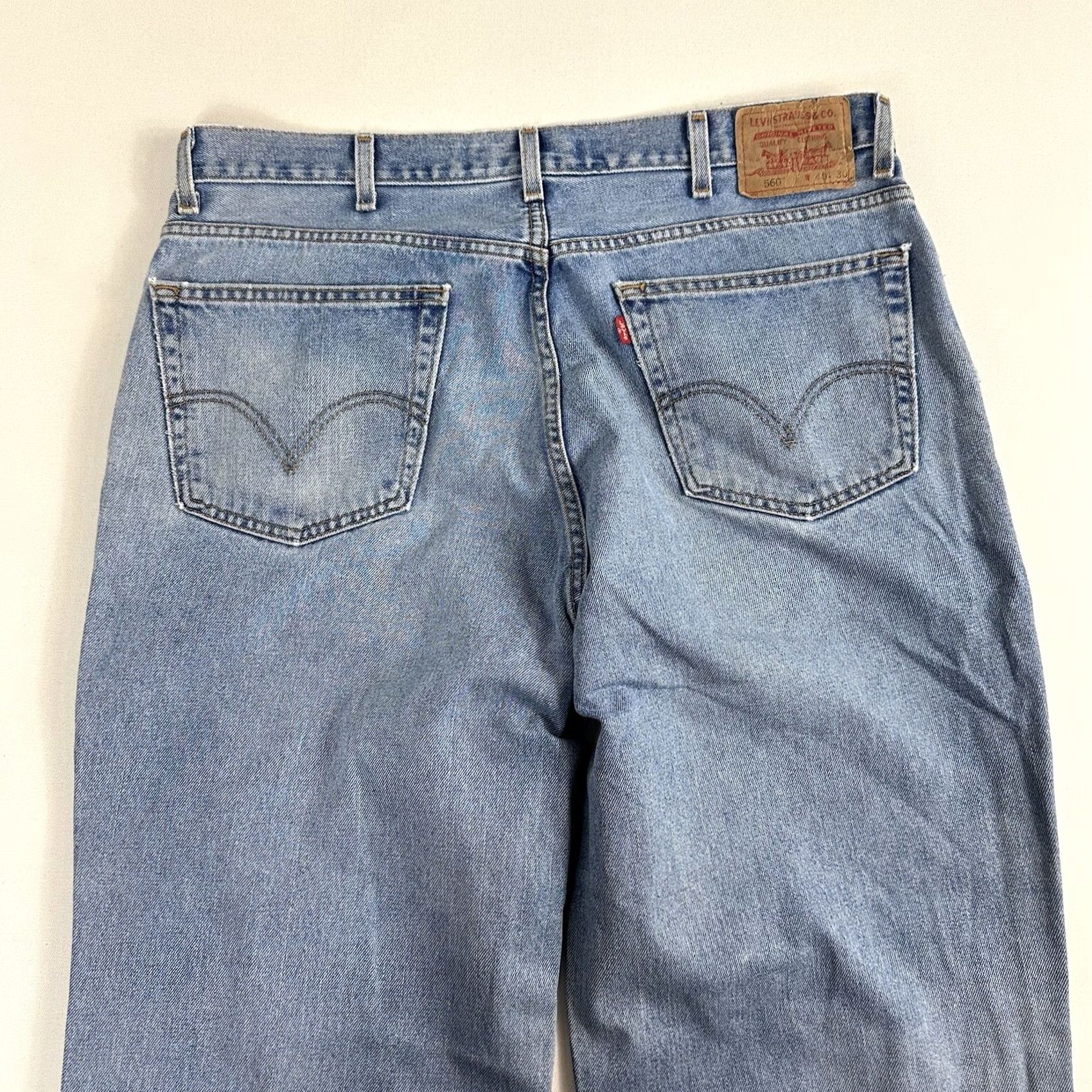 Levi's VINTAGE Levi's 560 Jeans Comfort Fit Mens Blue Medium Wash 38x30 Distressed Size US 38 / EU 54 - 4 Thumbnail