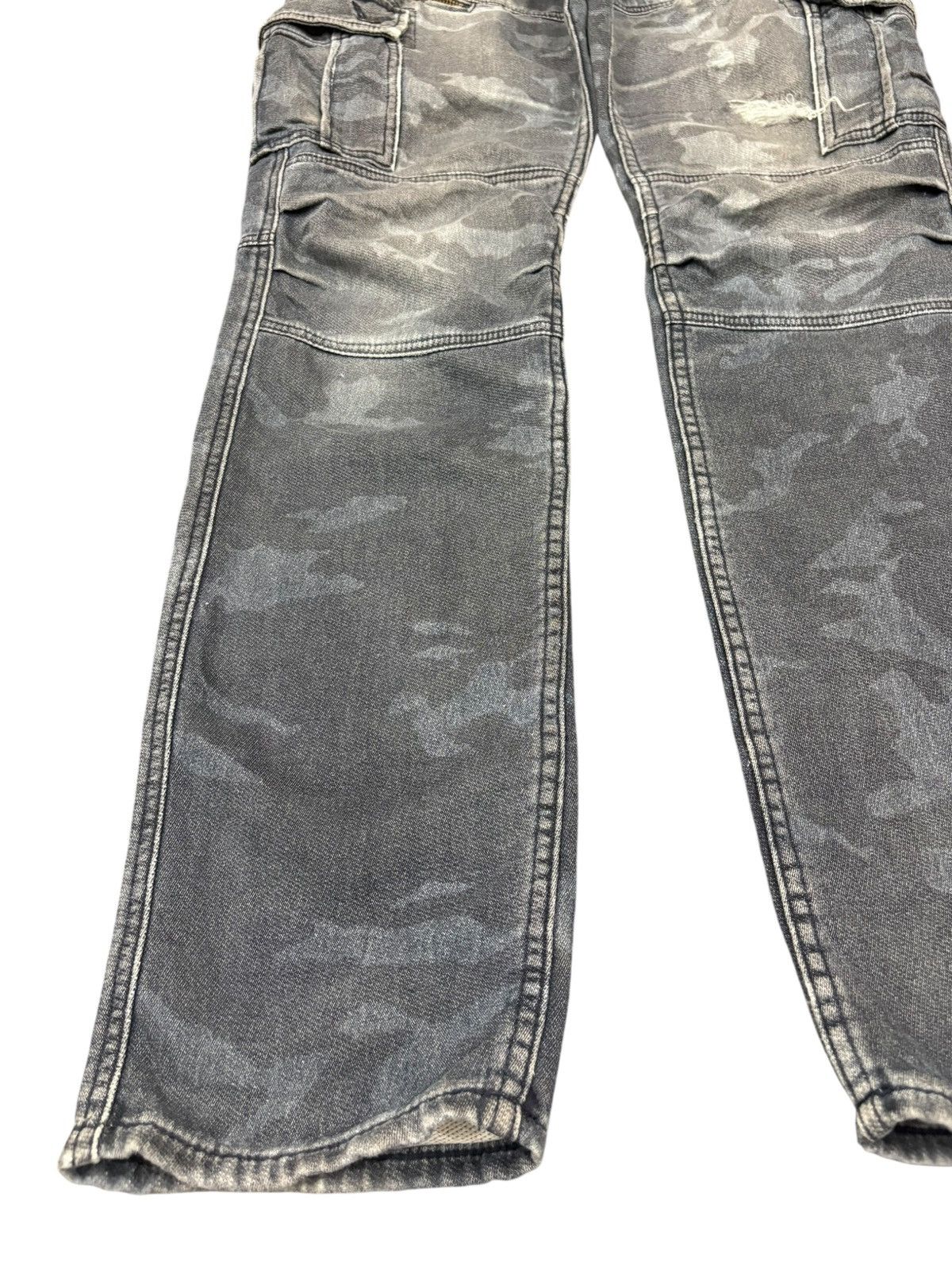 Japanese Brand Vintage Japanese Camo Style Distressed Tactical Cargo Jeans Size US 31 - 6 Thumbnail
