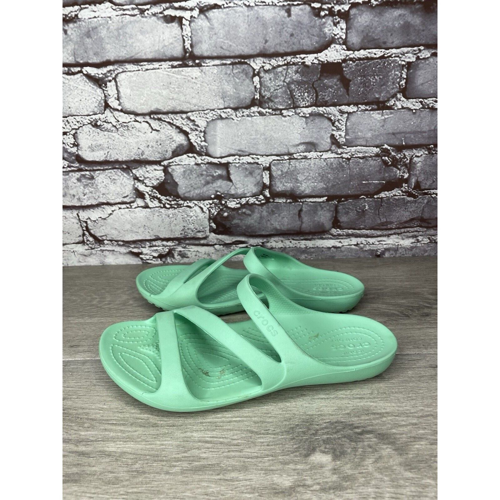 Crocs CROCS Iconic Comfort Green Rubber Slides Light Flats Sandals Size US 6 / IT 36 - 10 Thumbnail