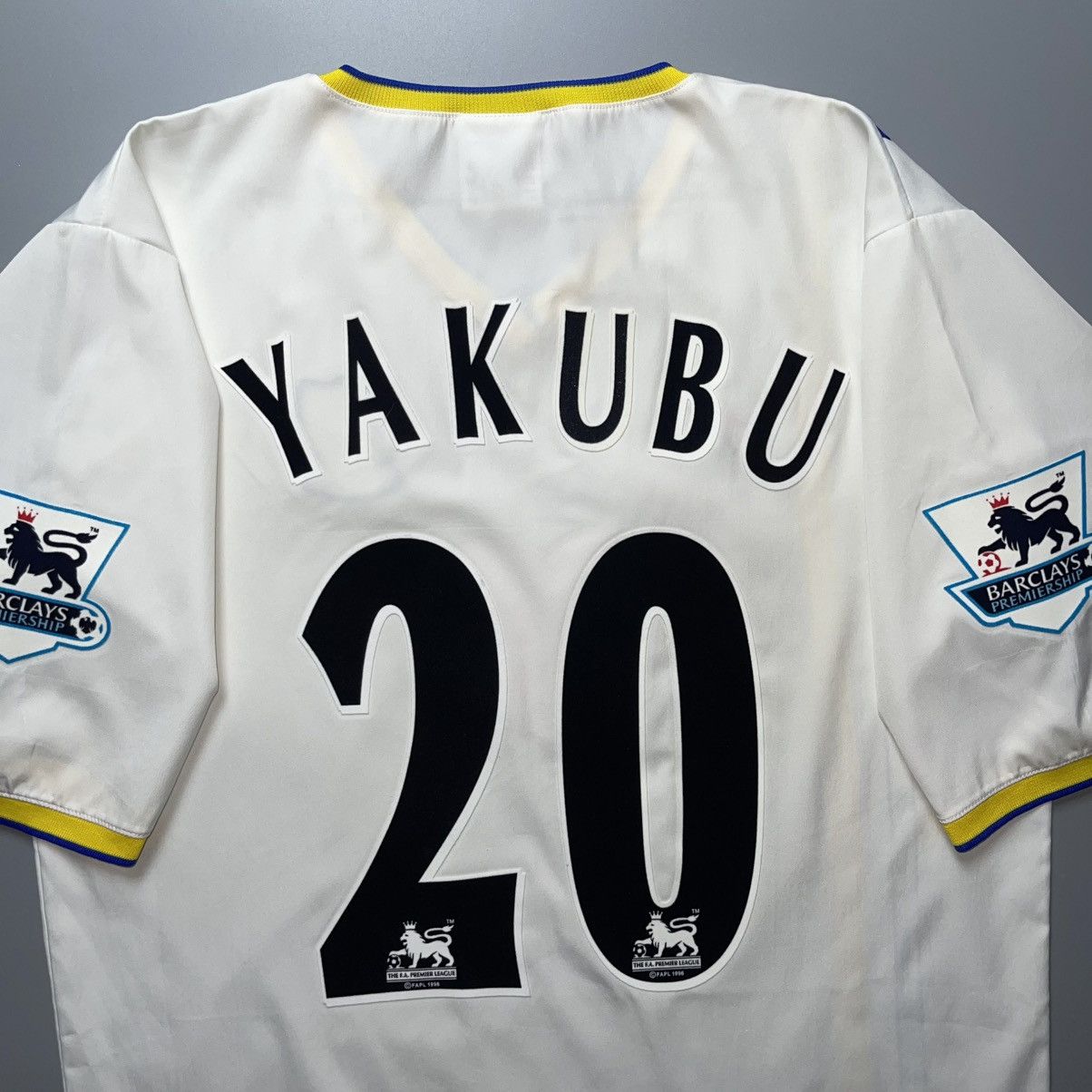 Pompeii × Vintage PORTSMOUTH POMPEY 2004/2005 FOOTBALL THIRD JERSEY #20 YAKUBU Size US S / EU 44-46 / 1 - 12 Thumbnail