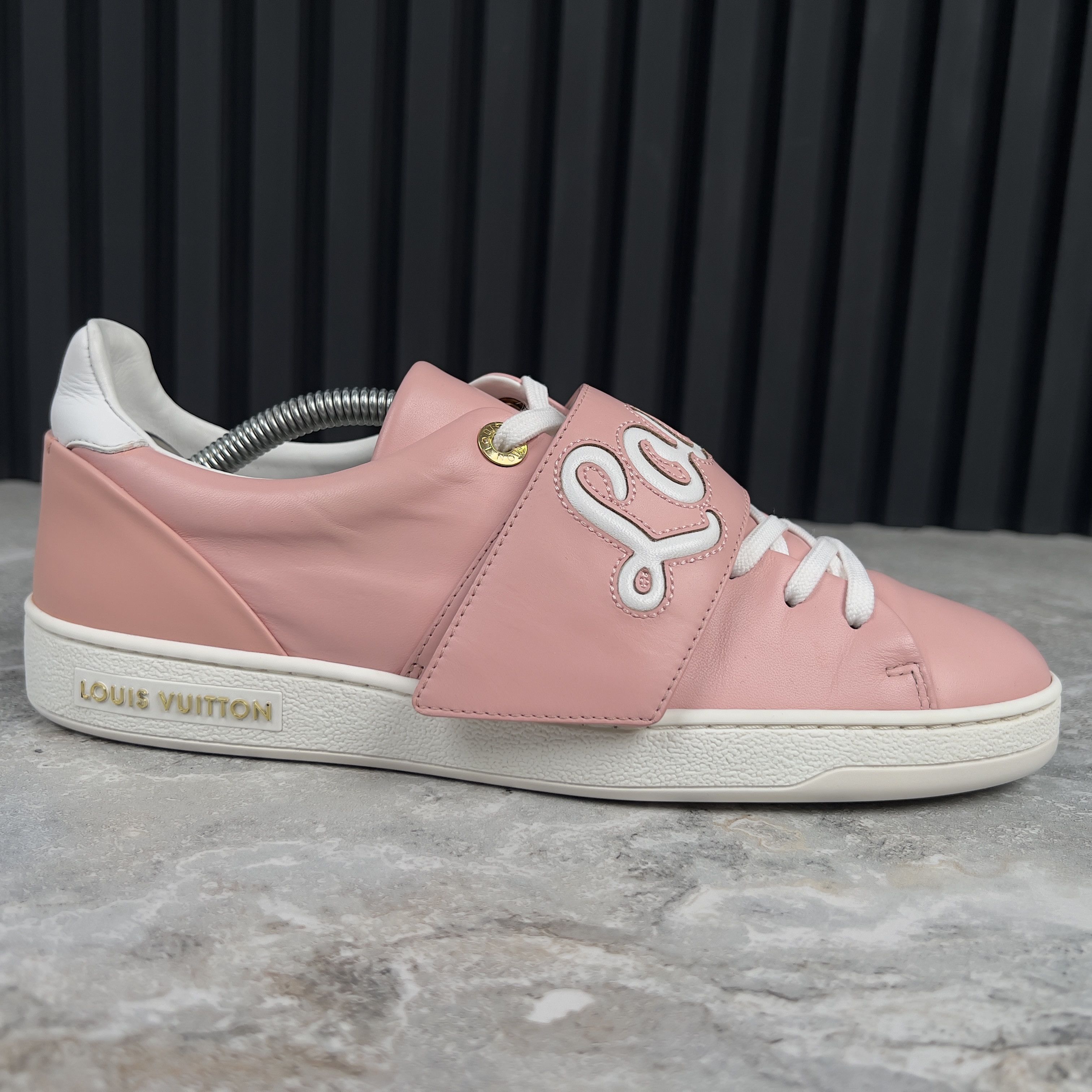 Louis Vuitton Louis Vuitton Frontrow Logo Low Sneakers Leather Size US 7.5 / IT 37.5 - 5 Thumbnail