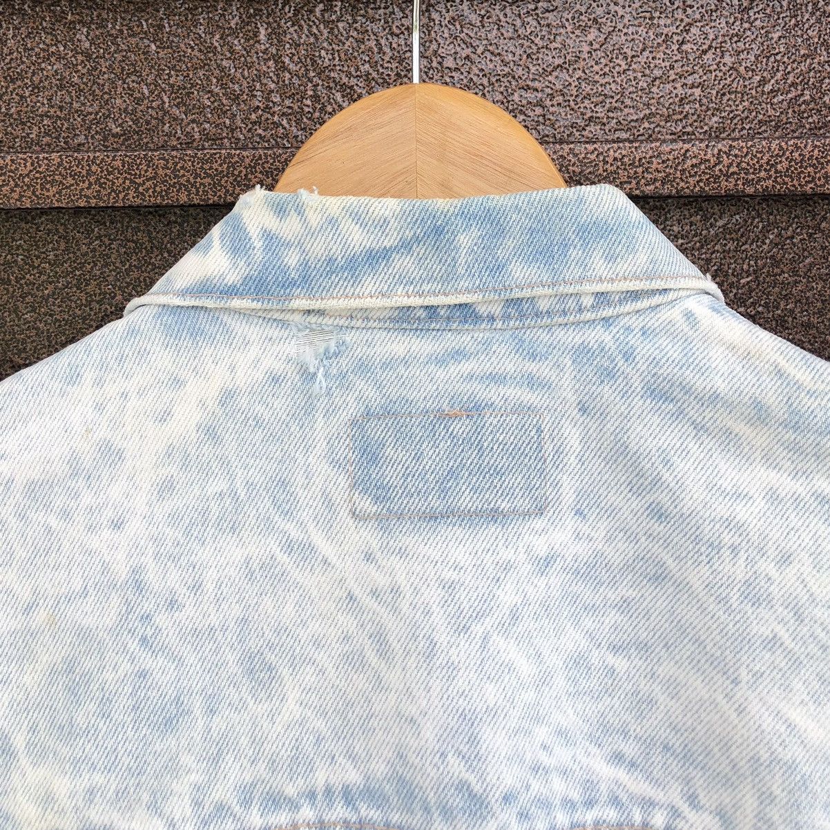 Levi's VTG Levis Light Wash Blue Denim Distressed Trucker jacket Size US M / EU 48-50 / 2 - 9 Thumbnail