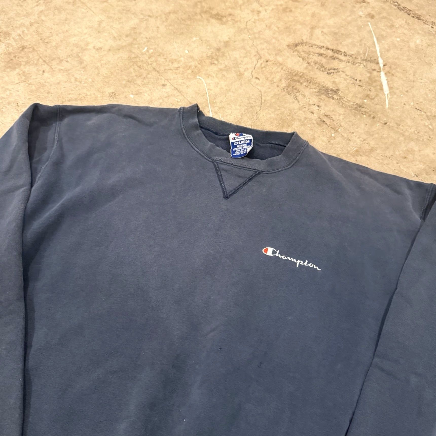 Champion VINTAGE Champion Sweatshirt Crewneck Blue Mens 2XL Thrashed Faded Pullover Sweatshirt Size US XXL / EU 58 / 5 - 2 Thumbnail