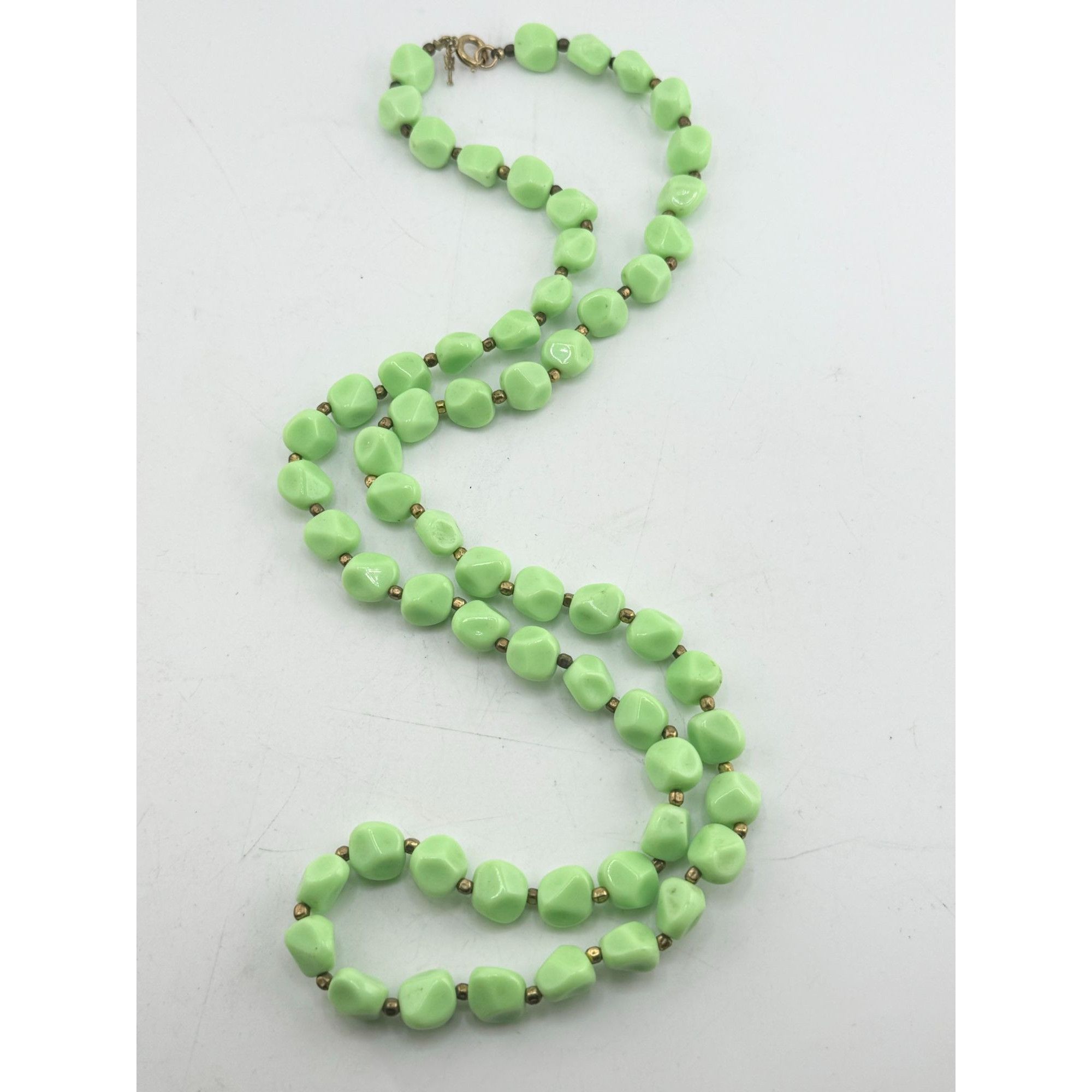 Vintage Crown Trifari vintage green beaded necklace Size ONE SIZE - 1 Thumbnail